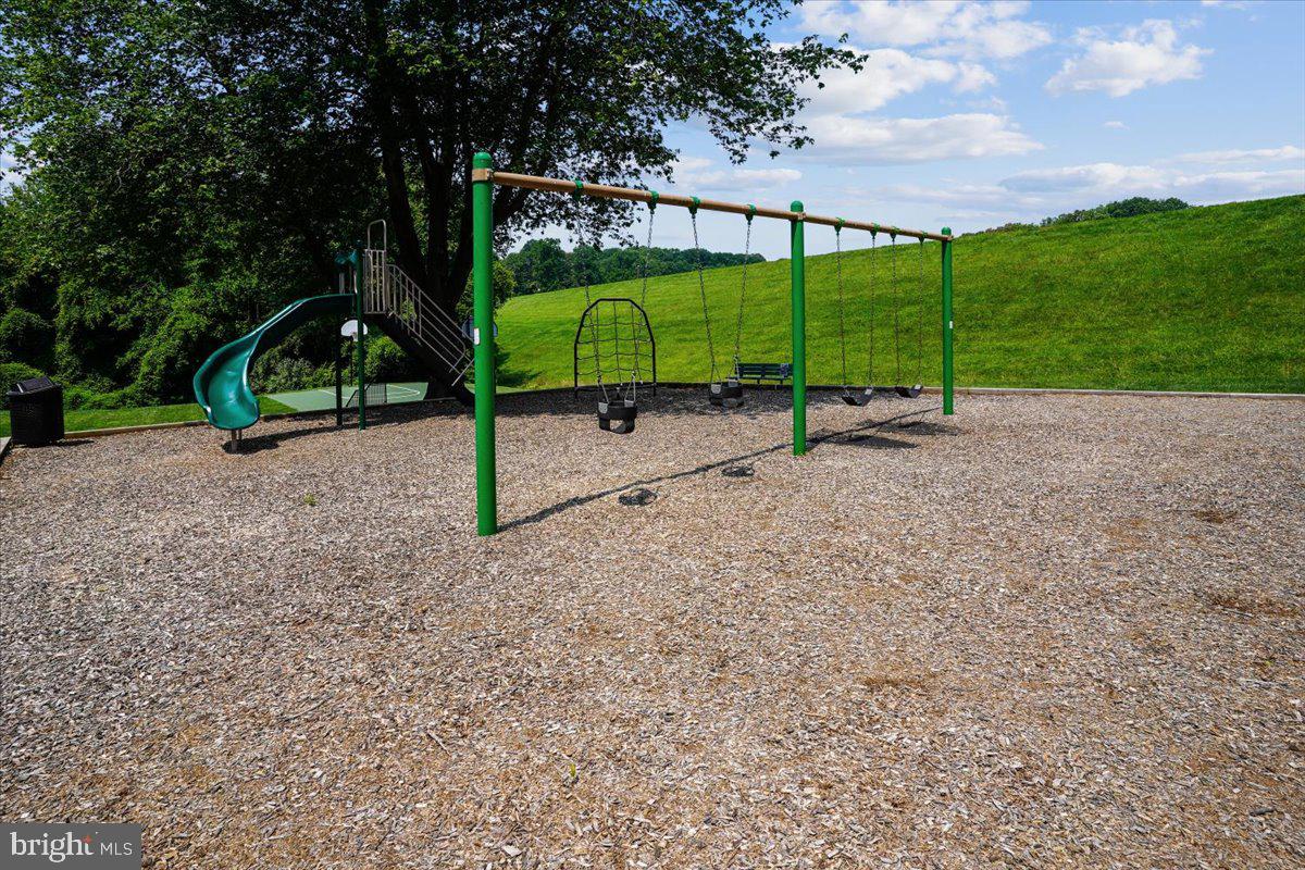 LAKEPOINTE - Residential