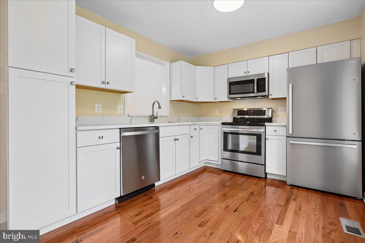 LAKEPOINTE - Residential