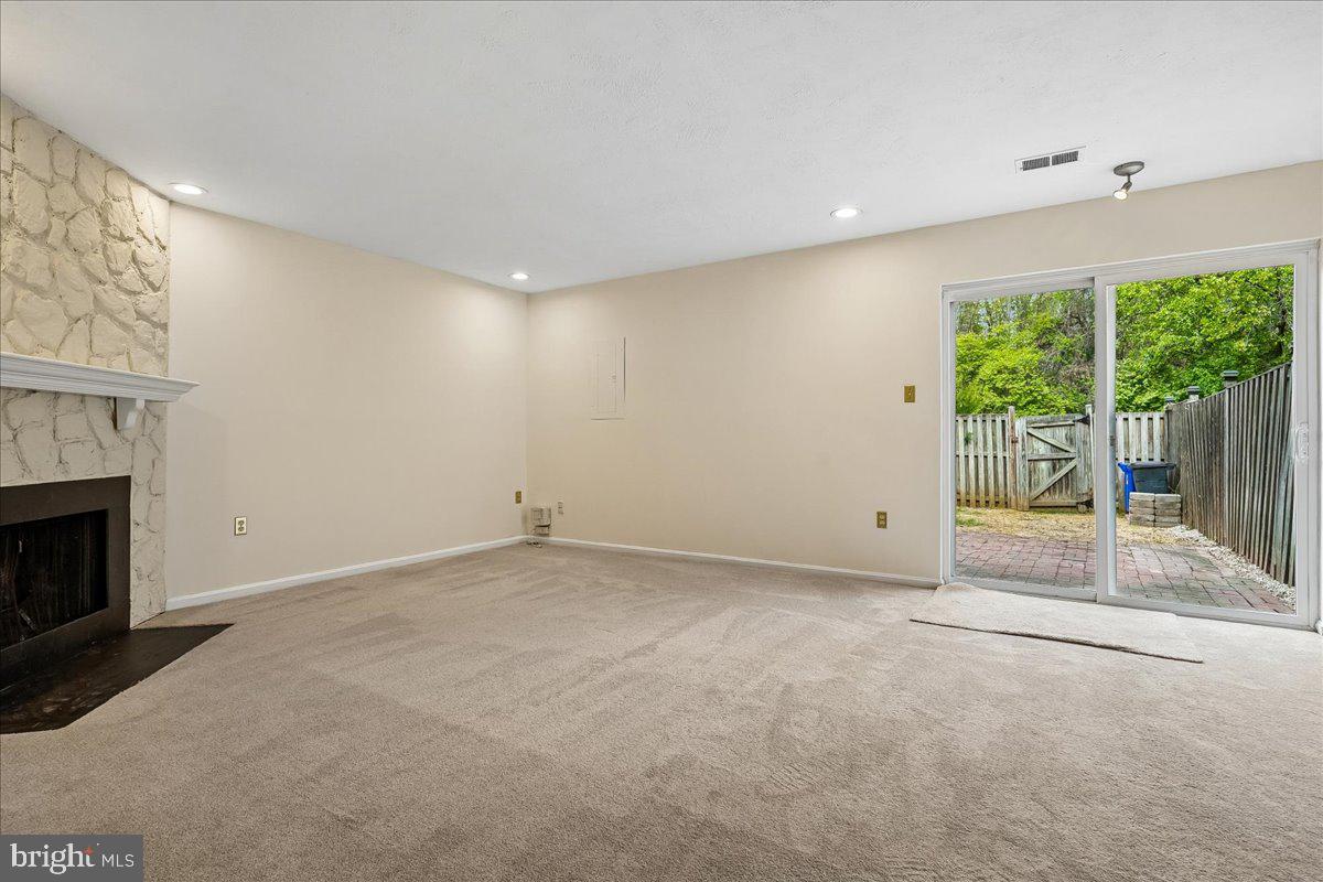 LAKEPOINTE - Residential