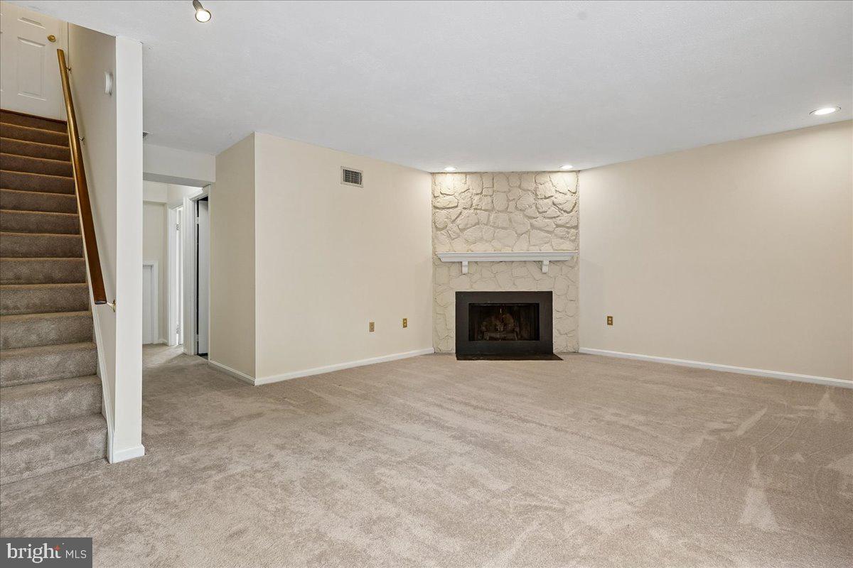 LAKEPOINTE - Residential