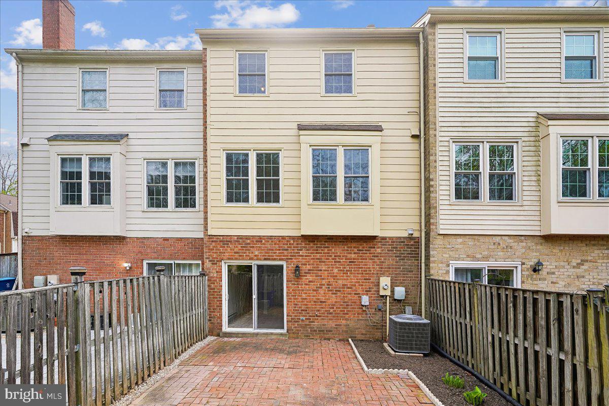 LAKEPOINTE - Residential