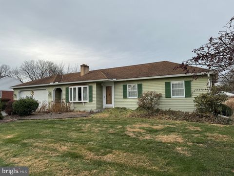 Photo of 320 Crestline Drive, WILLOW STREET, PA 17584 (MLS # PALA2080950)