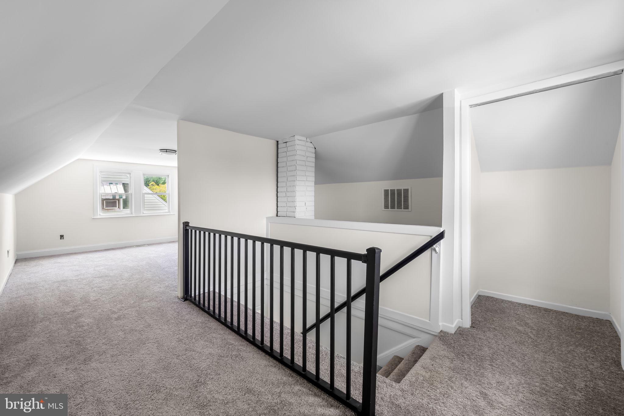 COLONIAL HOUSING - Residential