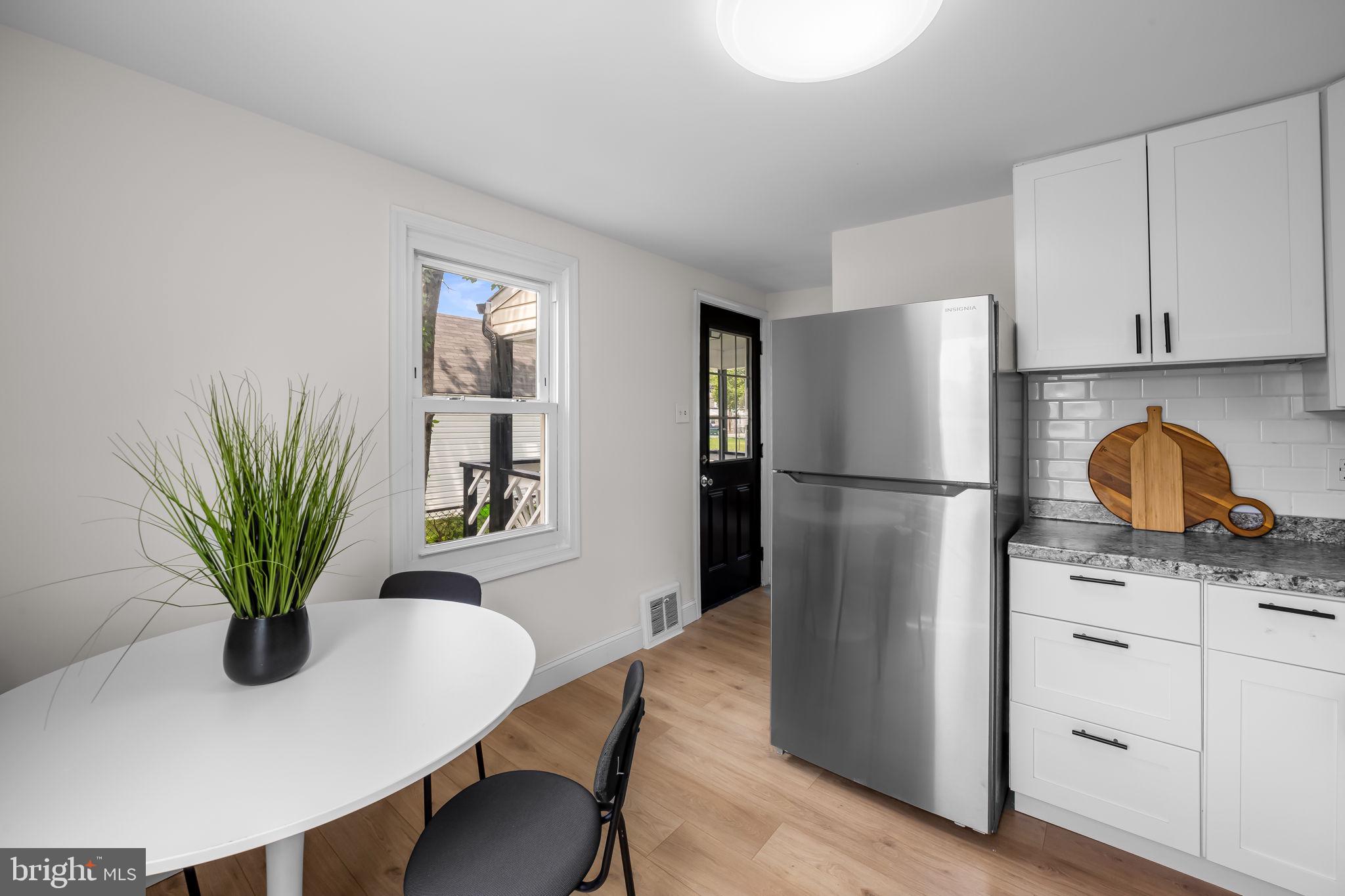 COLONIAL HOUSING - Residential