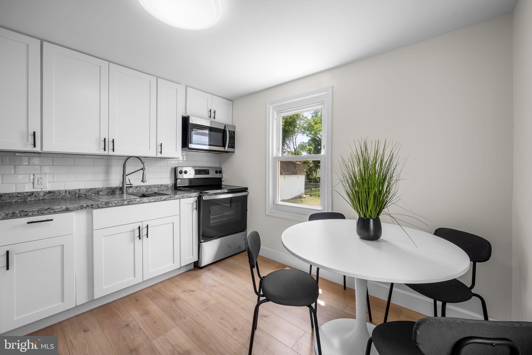 COLONIAL HOUSING - Residential