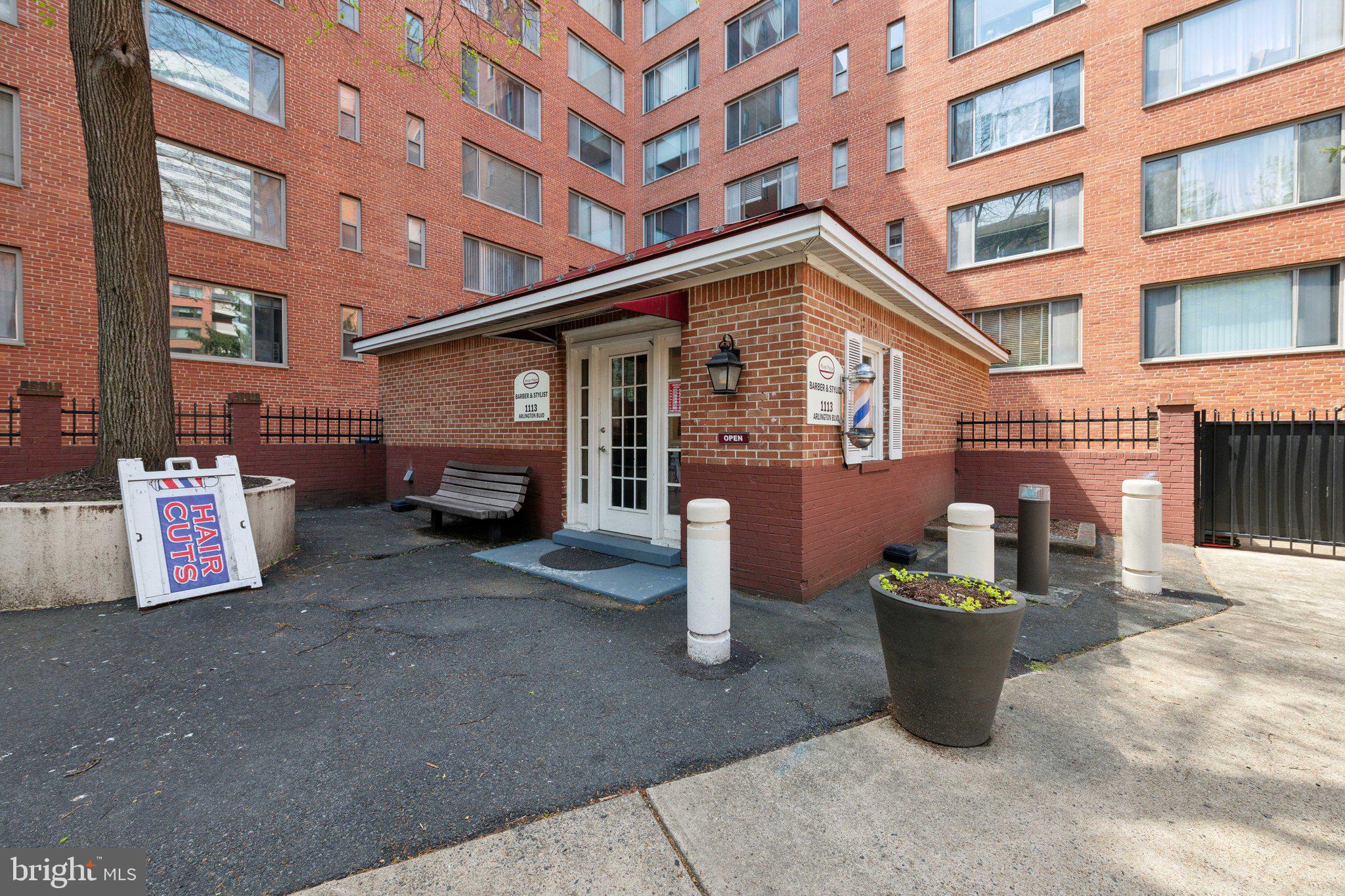 RIVER PLACE - Residential