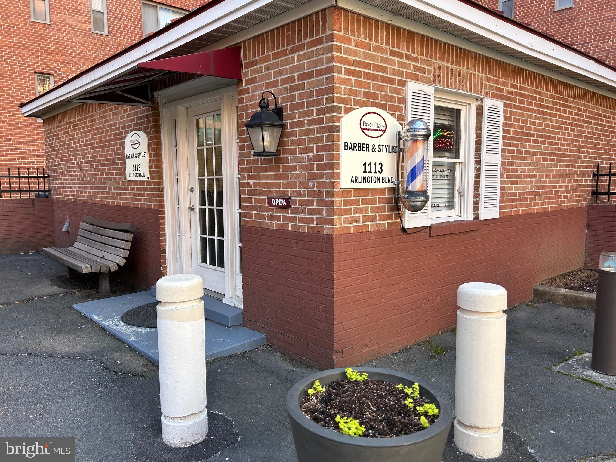 RIVER PLACE - Residential