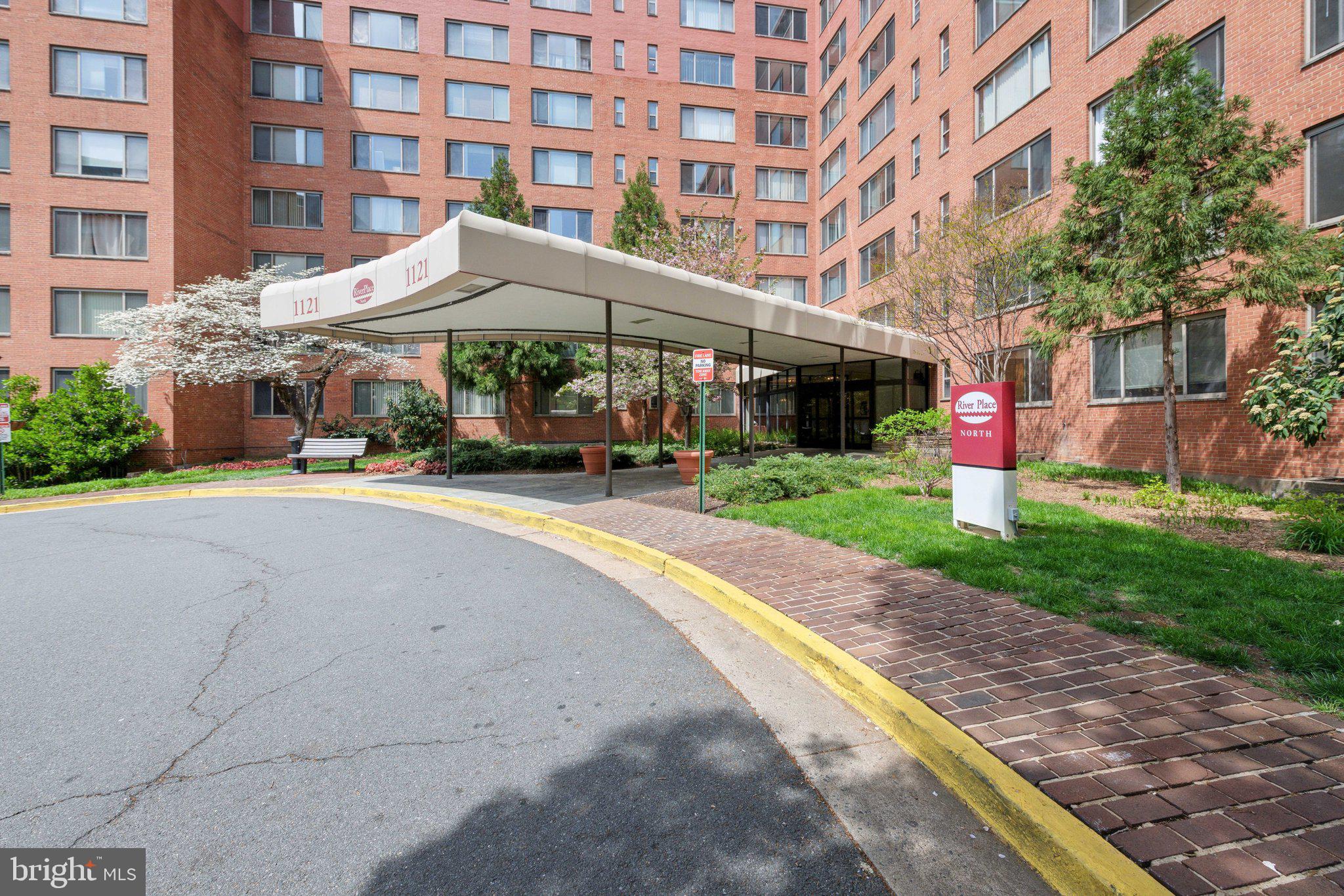 RIVER PLACE - Residential