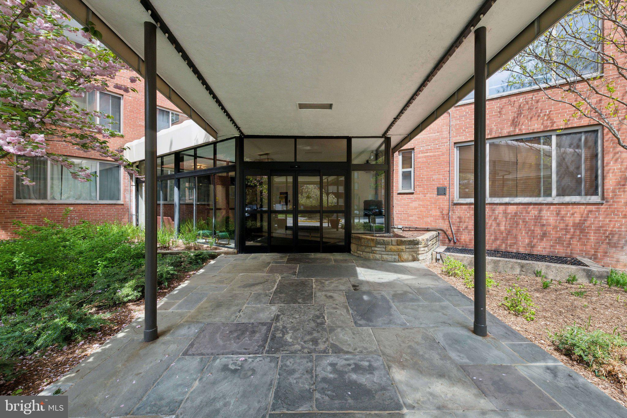 RIVER PLACE - Residential