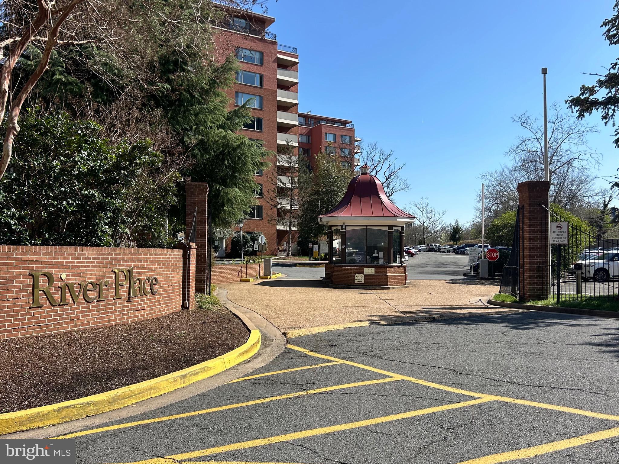 RIVER PLACE - Residential