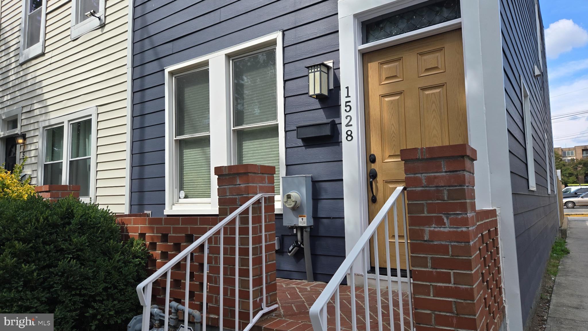 1528 GALES STREET NE