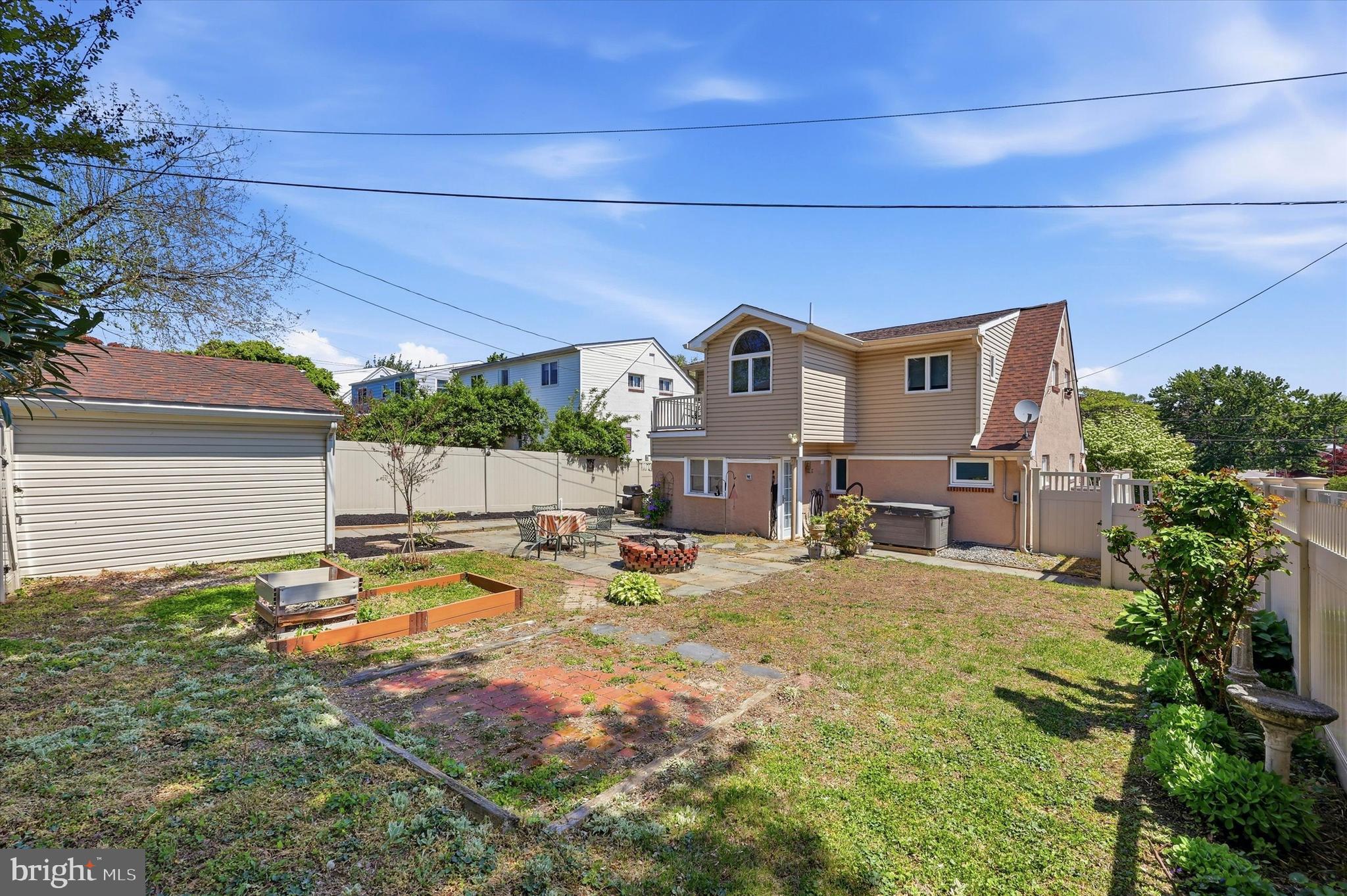 ROXBOROUGH - Residential