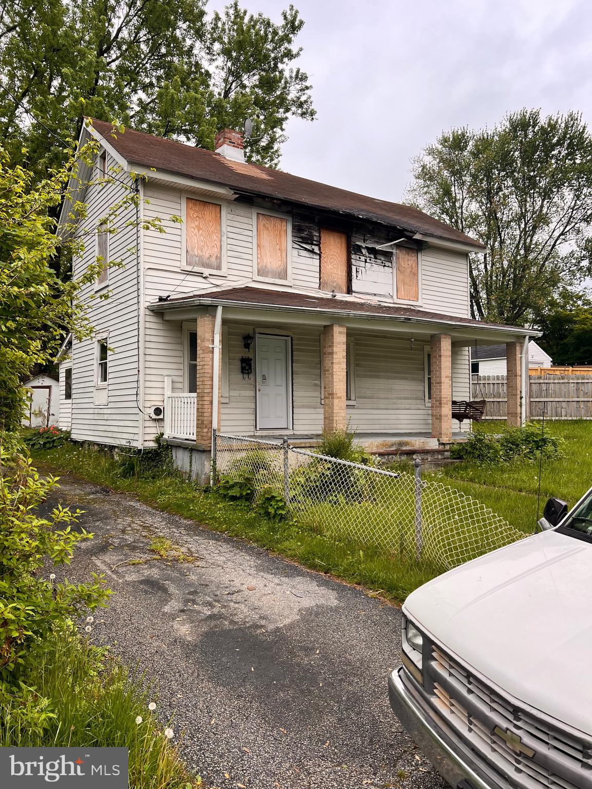 INVESTOR ALERT!! Home has fire damage, priced to sell! Cash or Hard Money only. Buyer pays all closing costs including TT&Rs. . Seller strongly prefers the use of New World Title of Lutherville (Mobile closing included in fee)