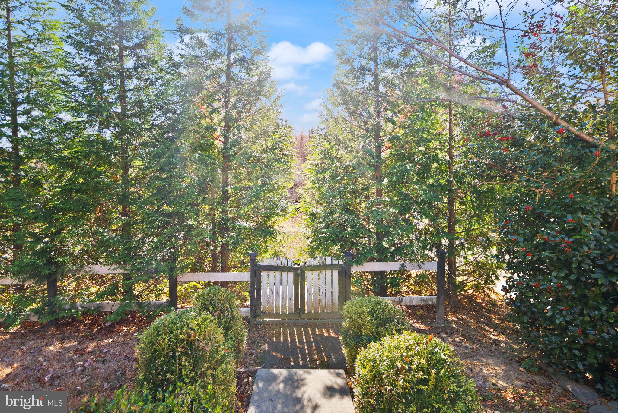 PINECREST ESTATES - Residential