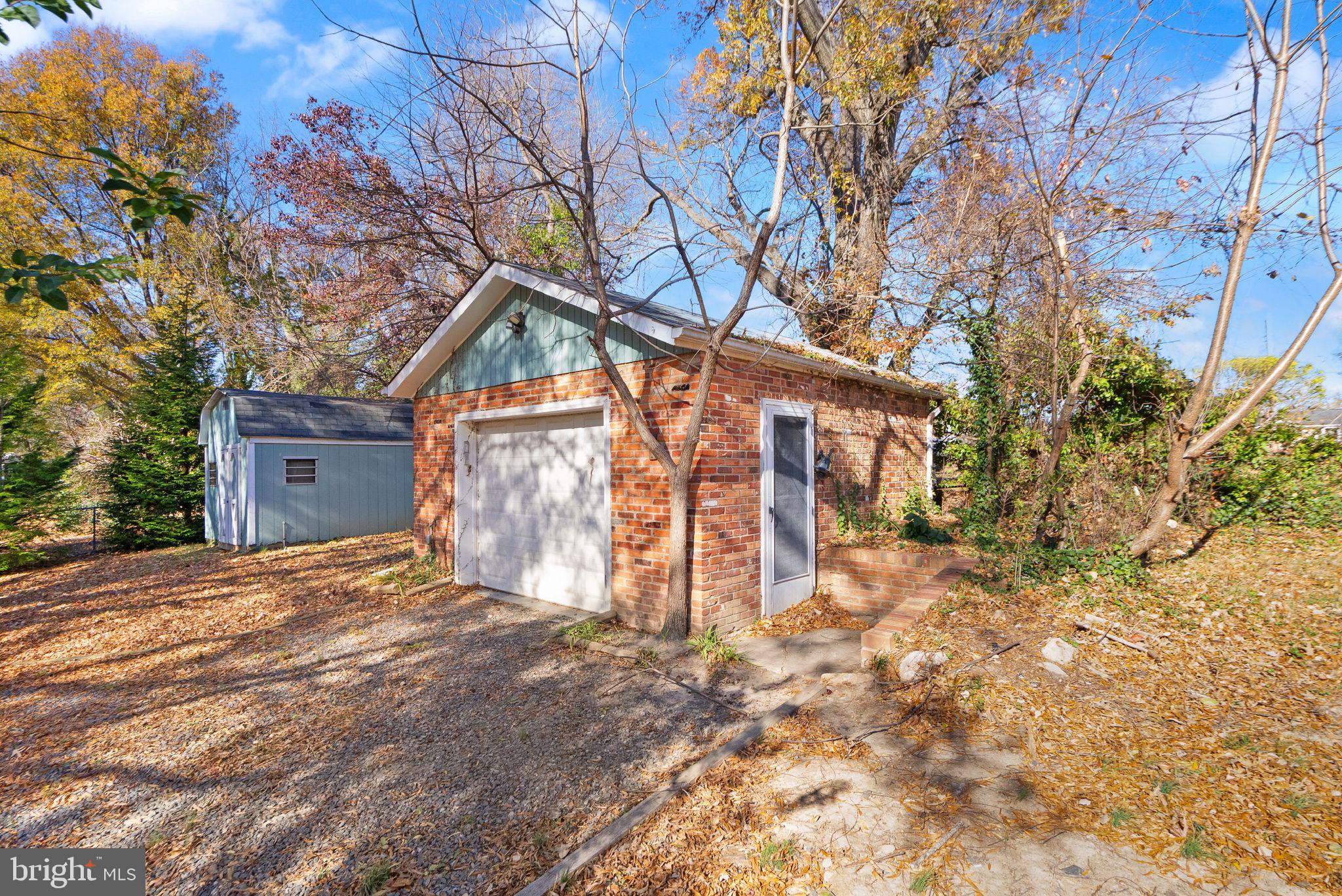 PINECREST ESTATES - Residential