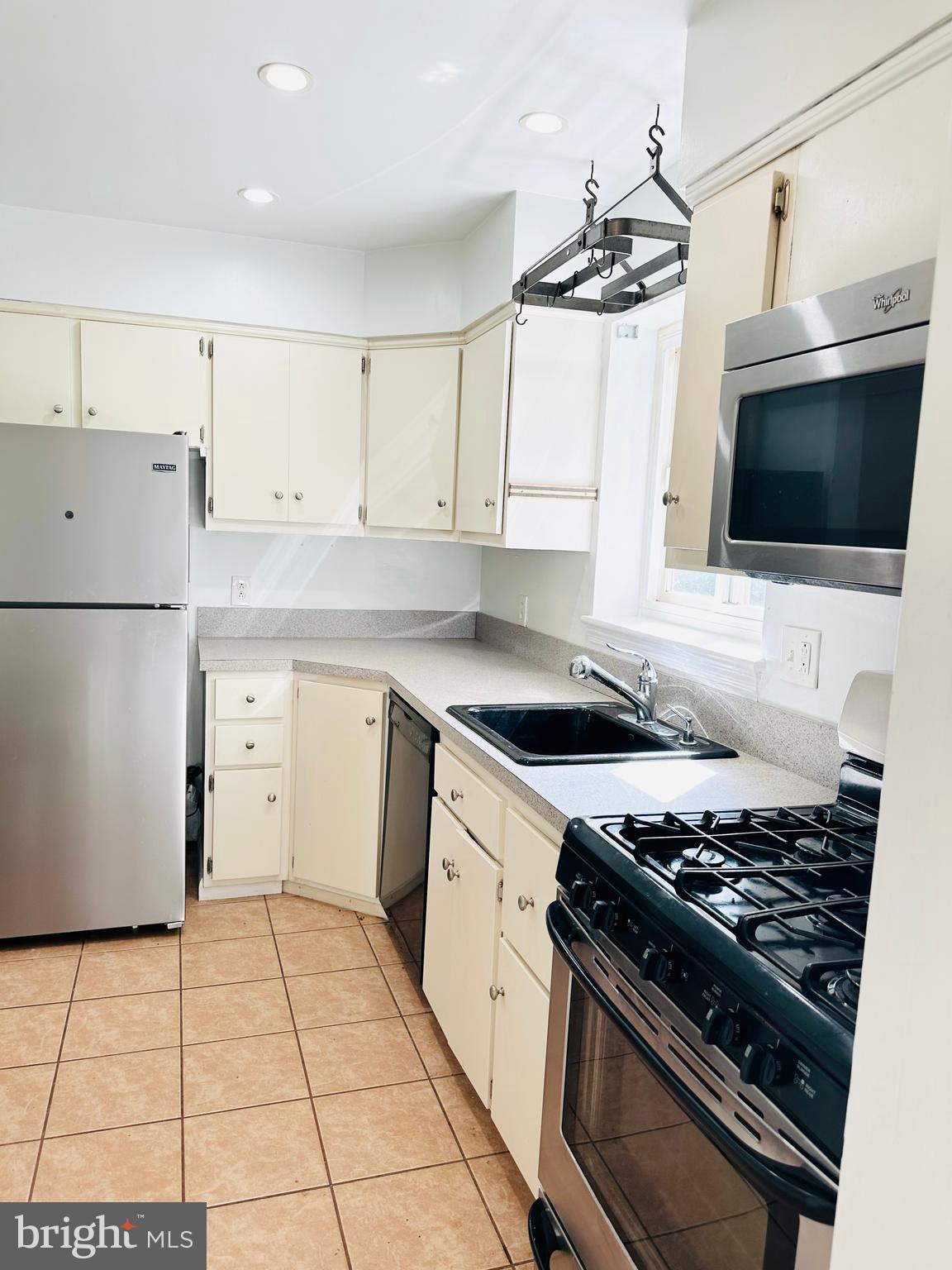 ALTA VISTA TERRACE - Residential Lease