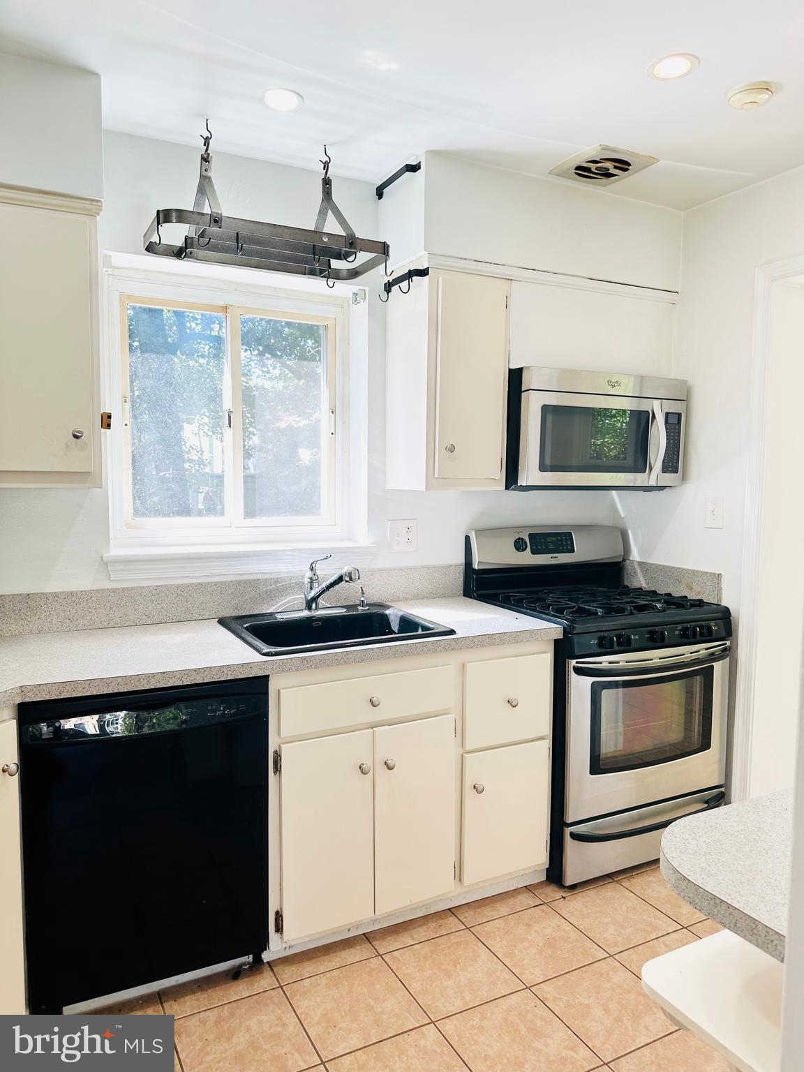 ALTA VISTA TERRACE - Residential Lease