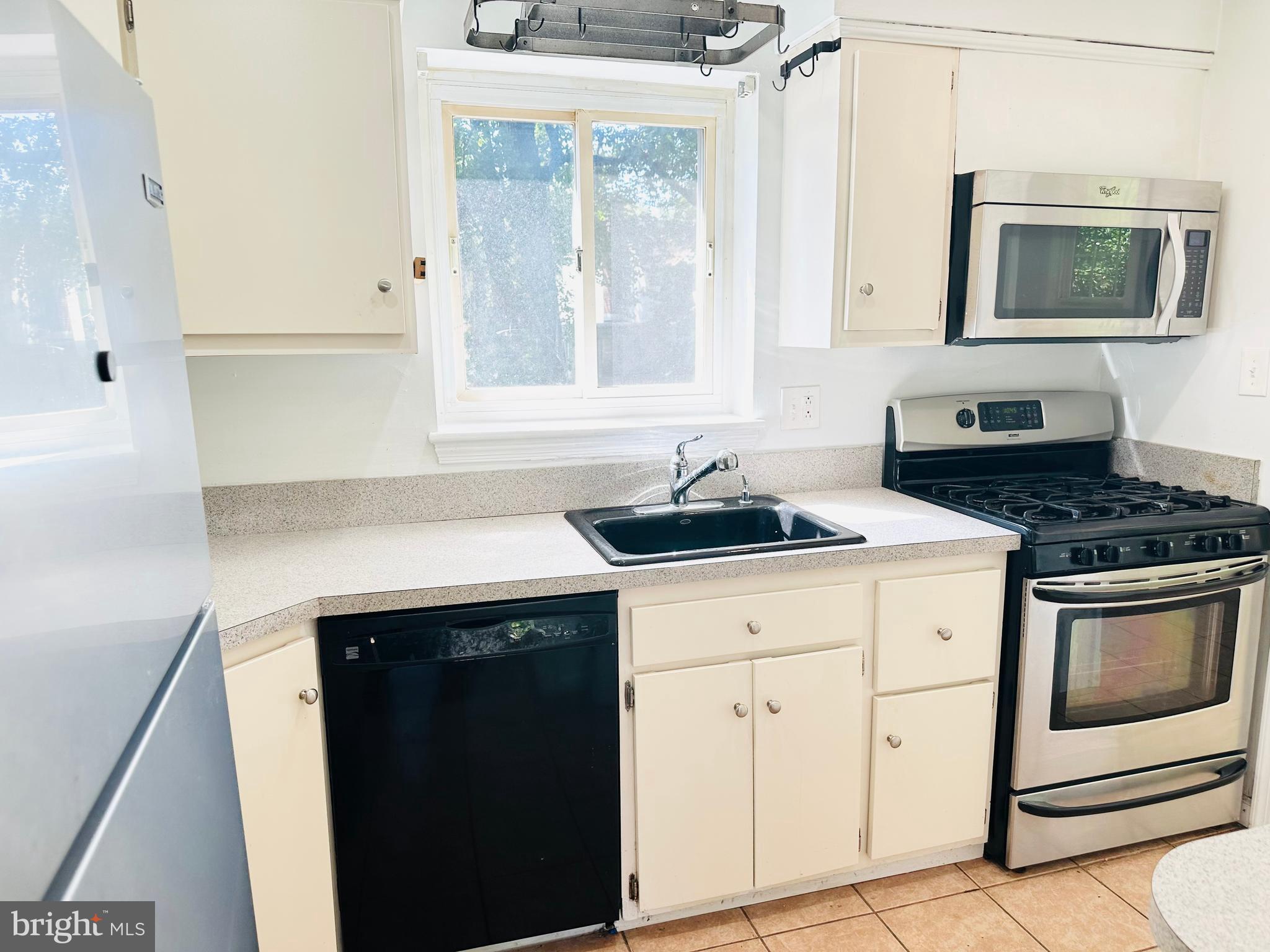 ALTA VISTA TERRACE - Residential Lease