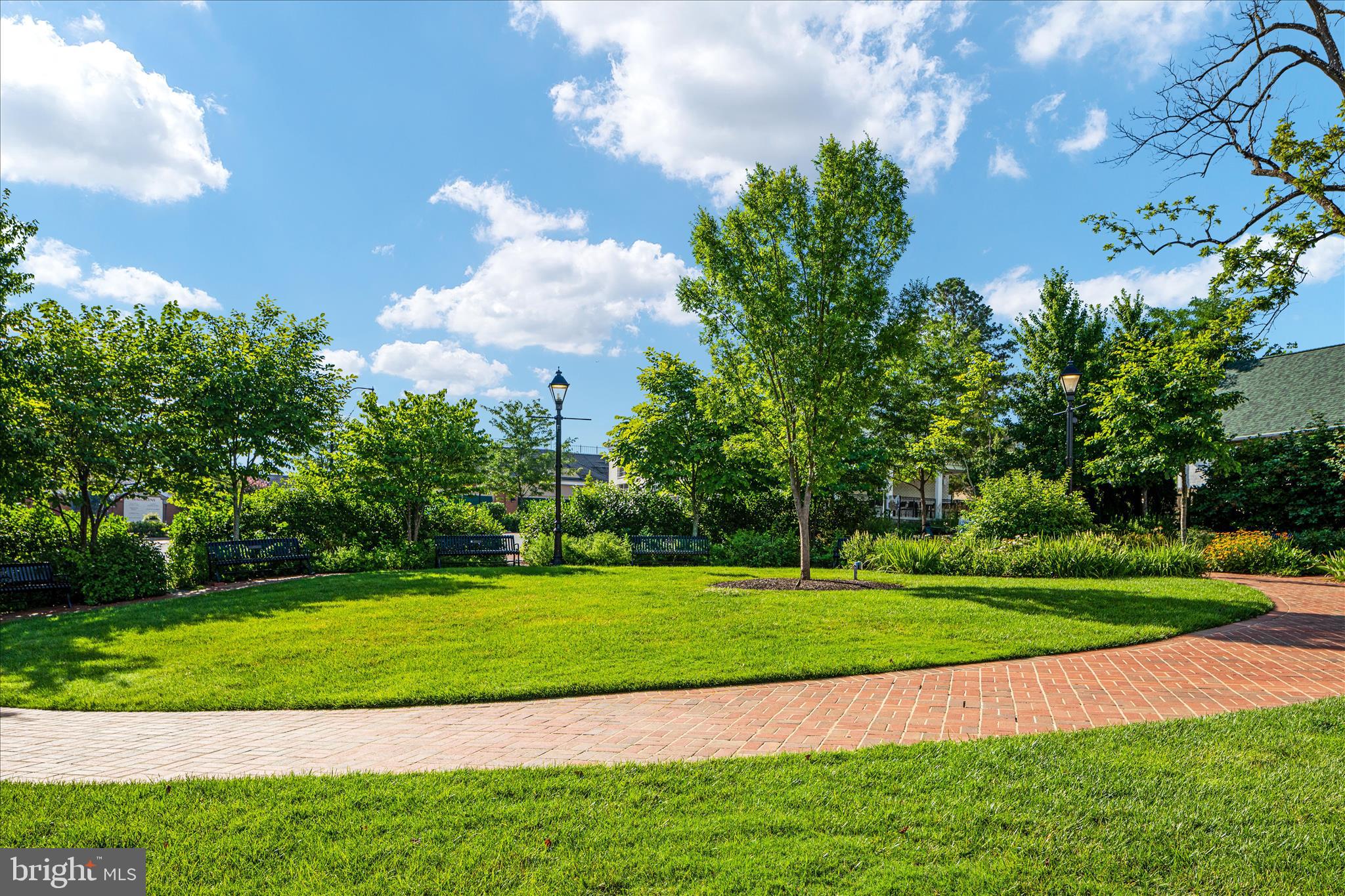 COUNTRY CLUB VIEW - Residential