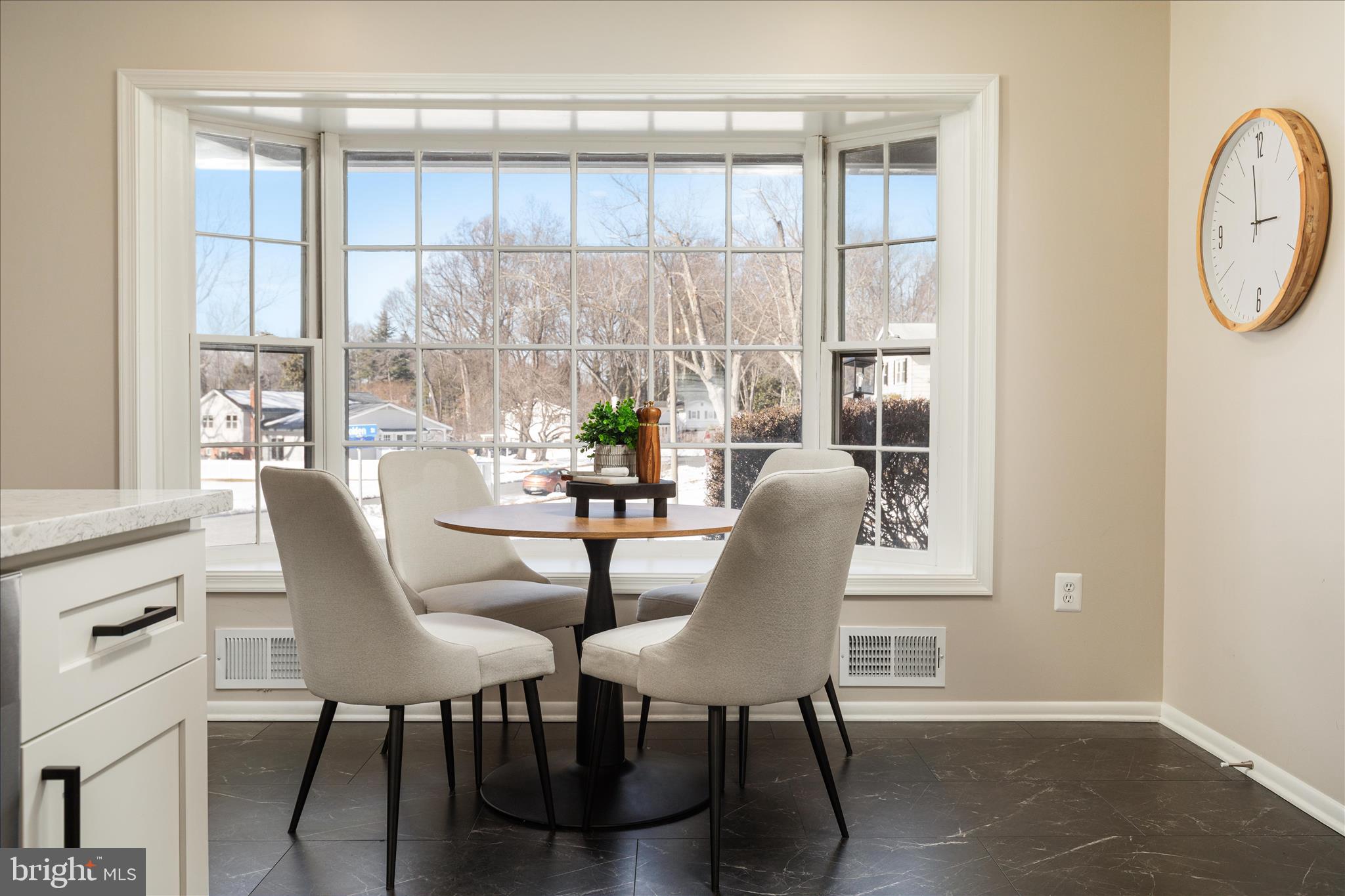 COUNTRY CLUB VIEW - Residential