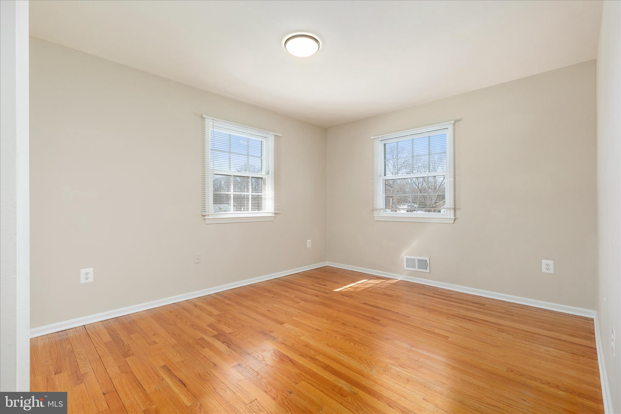 COUNTRY CLUB VIEW - Residential