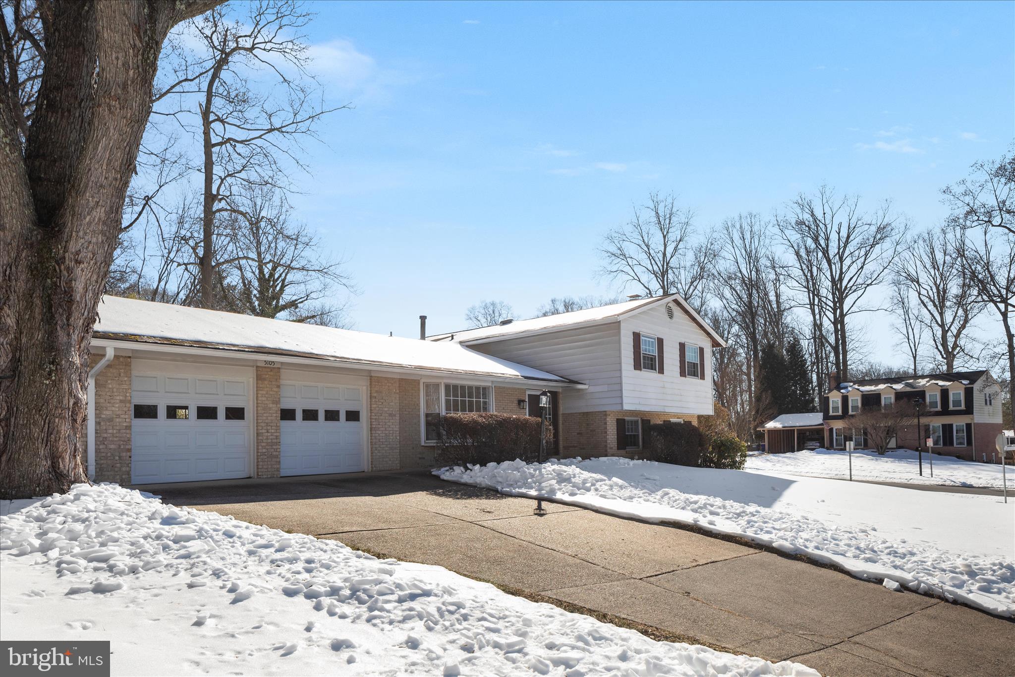 COUNTRY CLUB VIEW - Residential