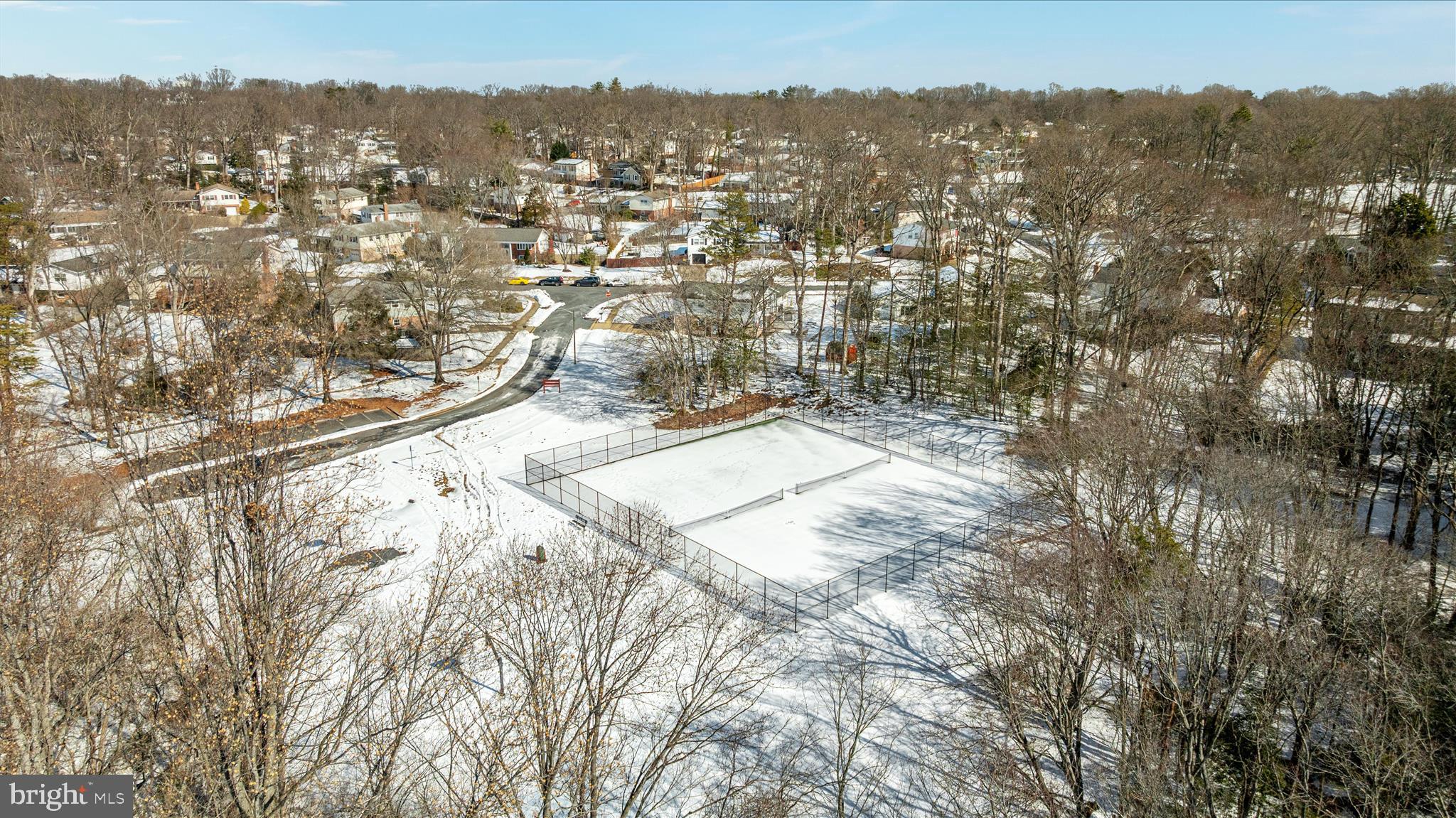 COUNTRY CLUB VIEW - Residential
