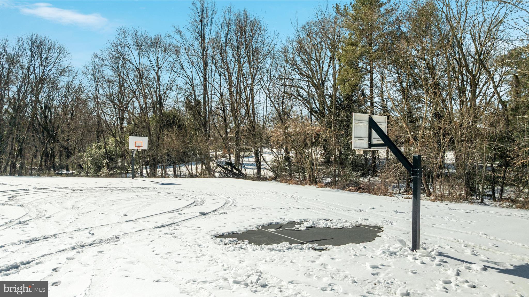 COUNTRY CLUB VIEW - Residential