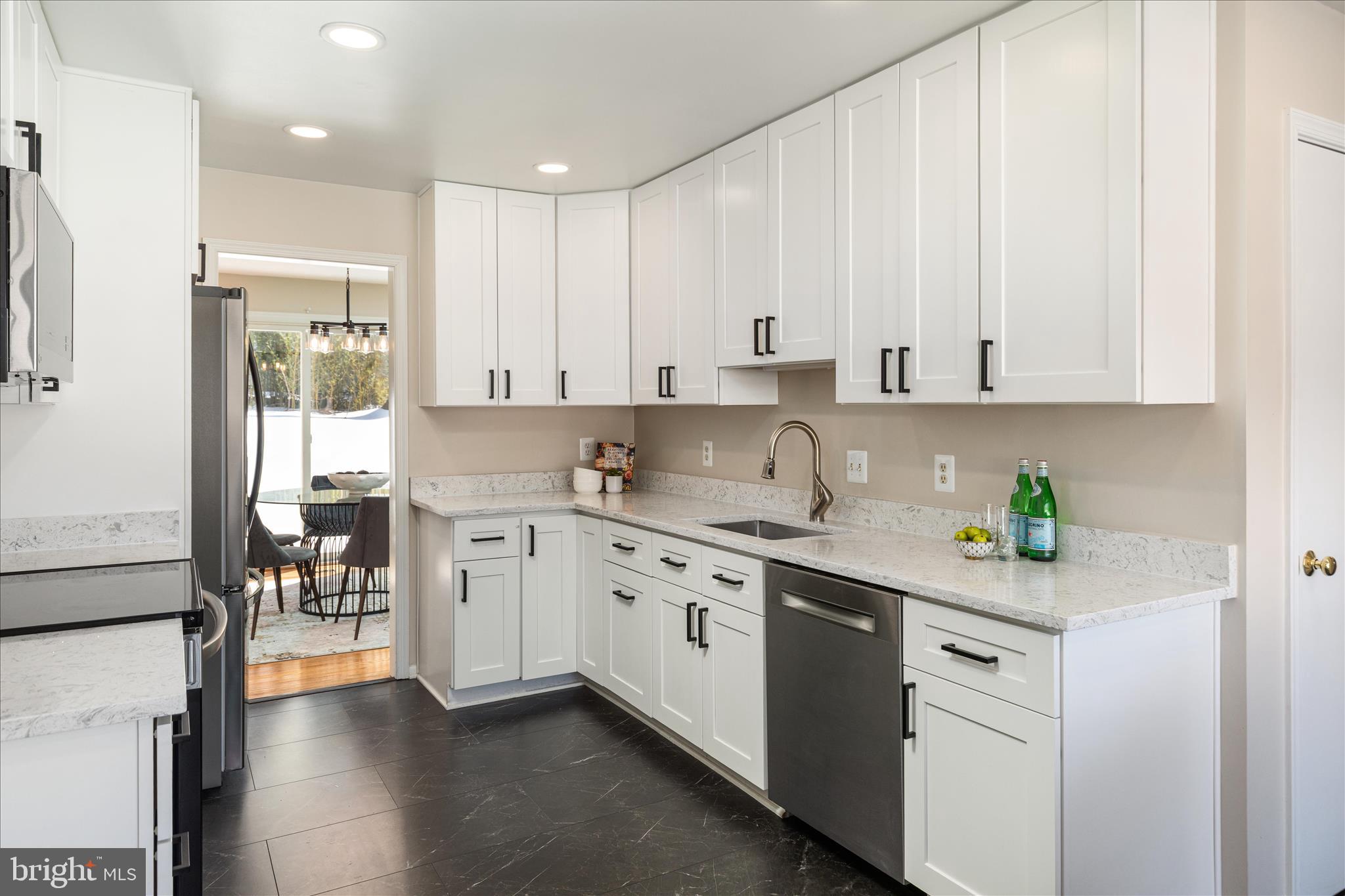 COUNTRY CLUB VIEW - Residential