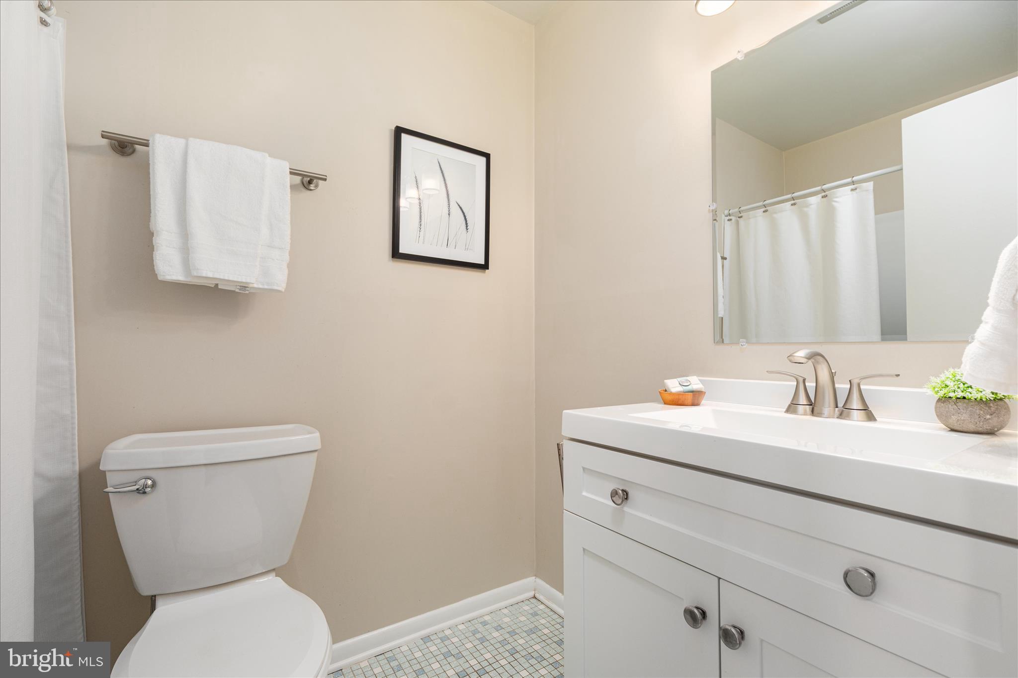 COUNTRY CLUB VIEW - Residential