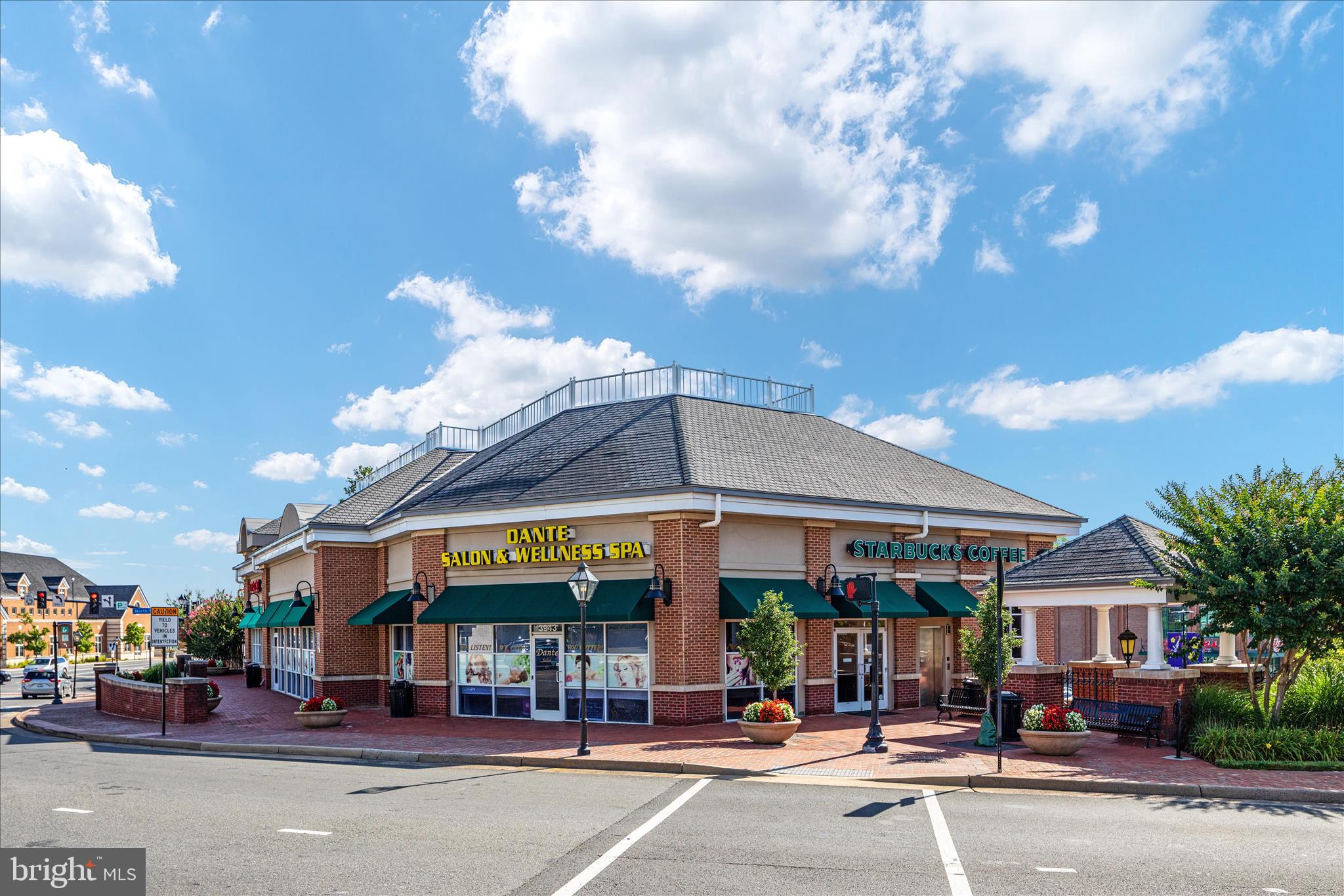 COUNTRY CLUB VIEW - Residential