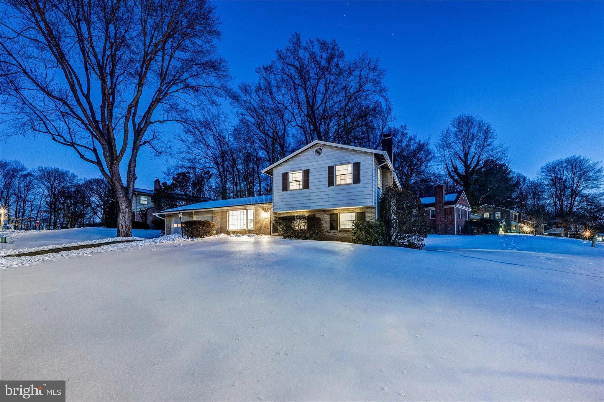 COUNTRY CLUB VIEW - Residential