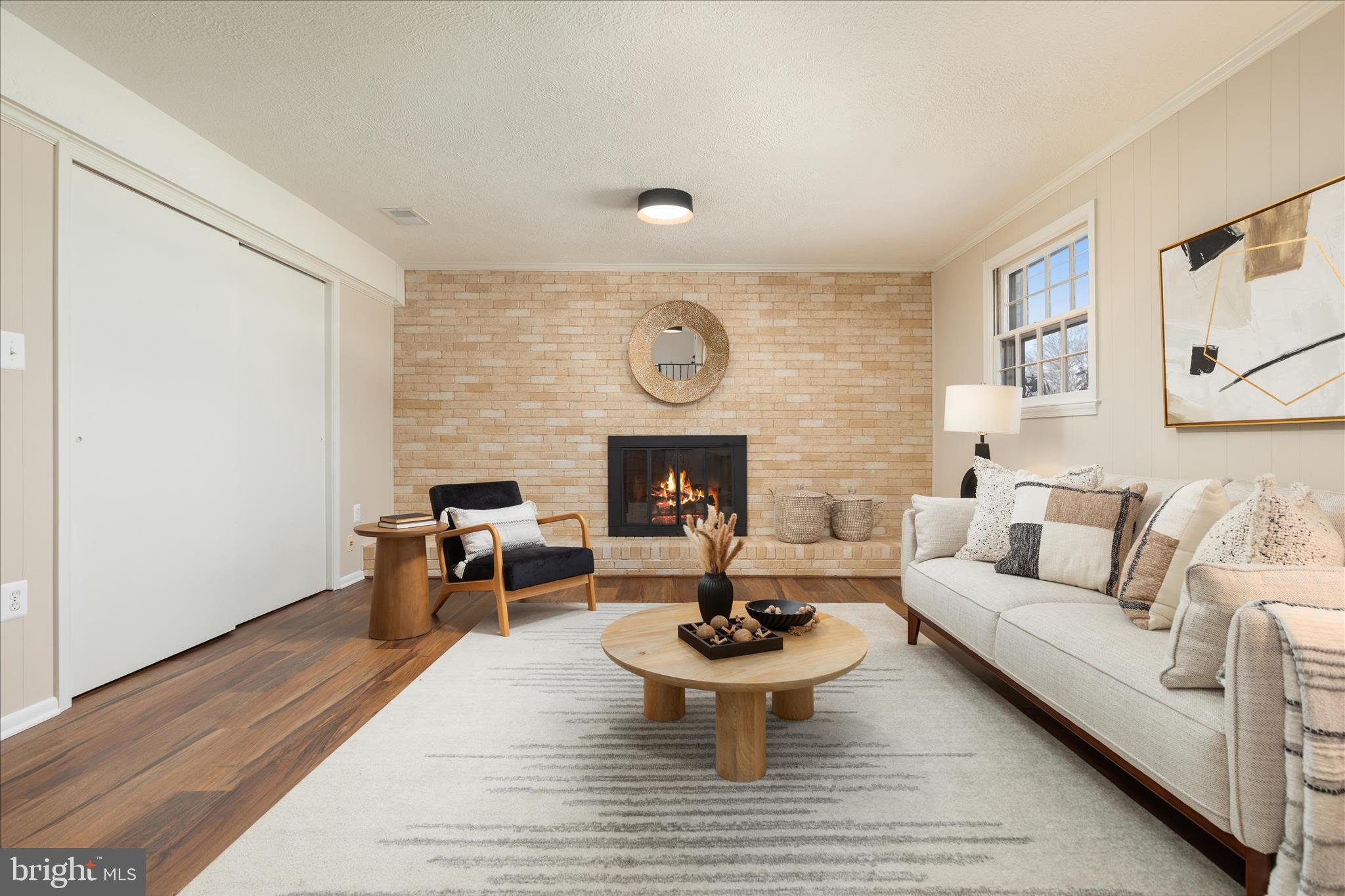 COUNTRY CLUB VIEW - Residential