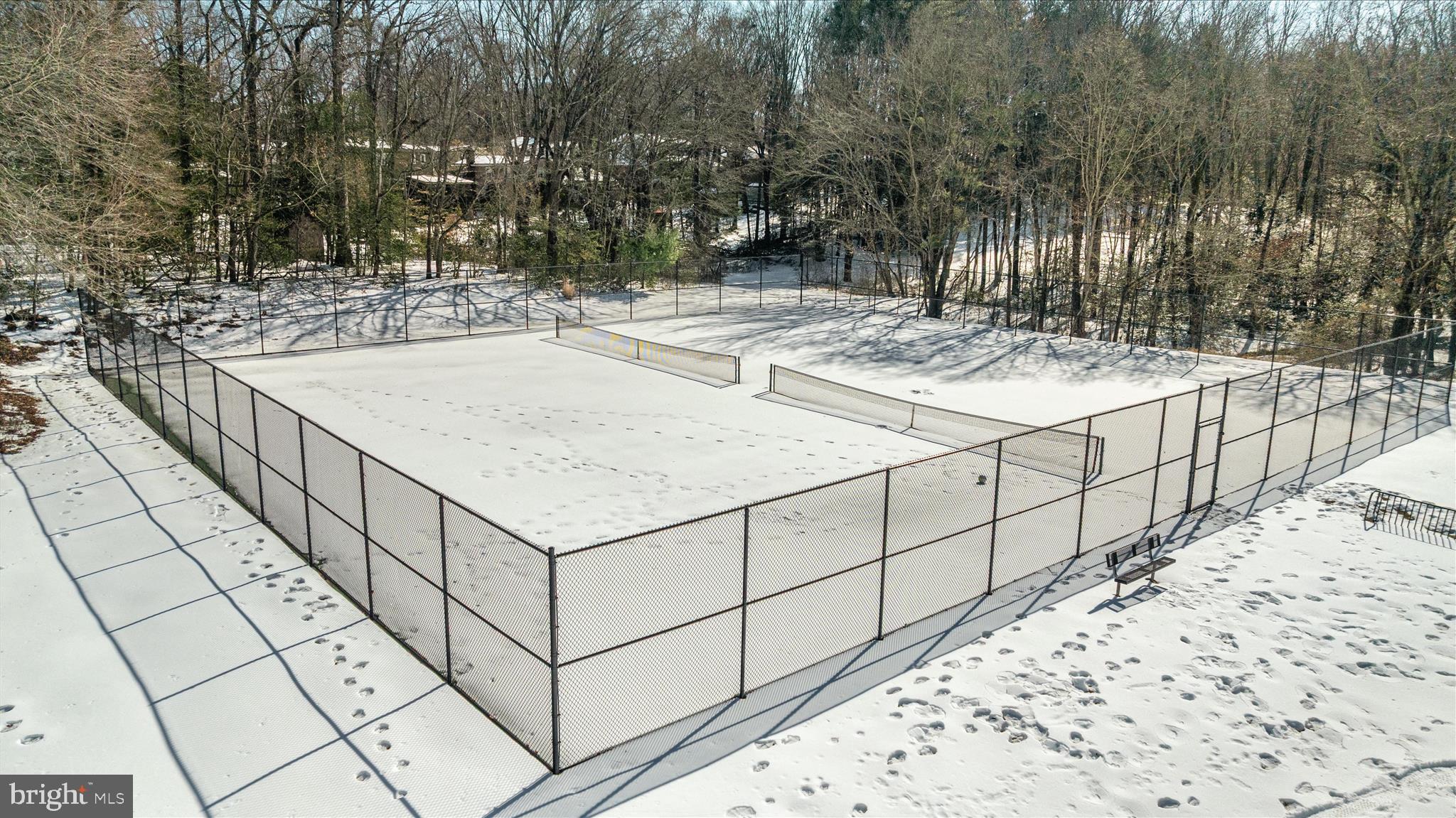 COUNTRY CLUB VIEW - Residential