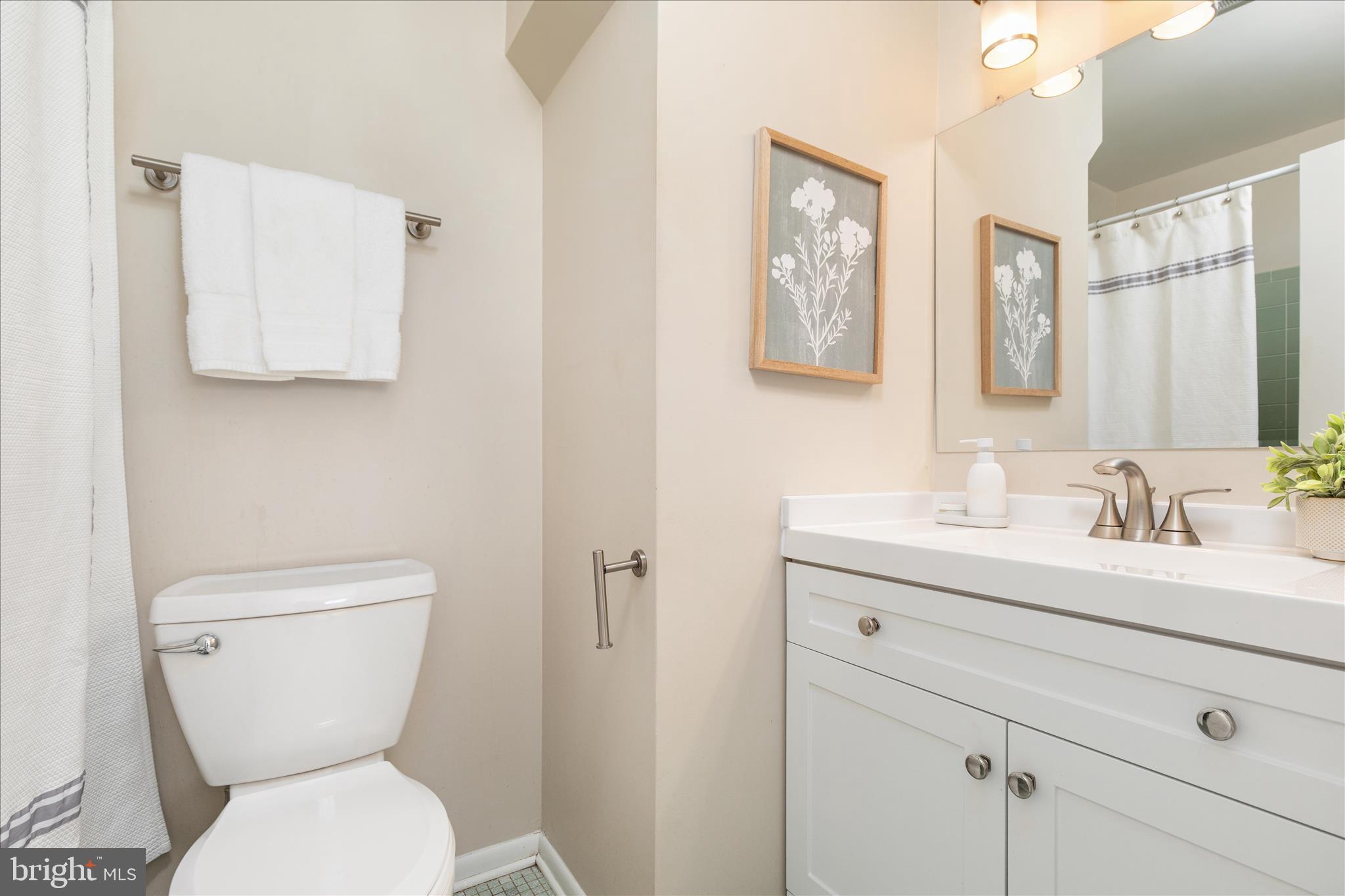 COUNTRY CLUB VIEW - Residential