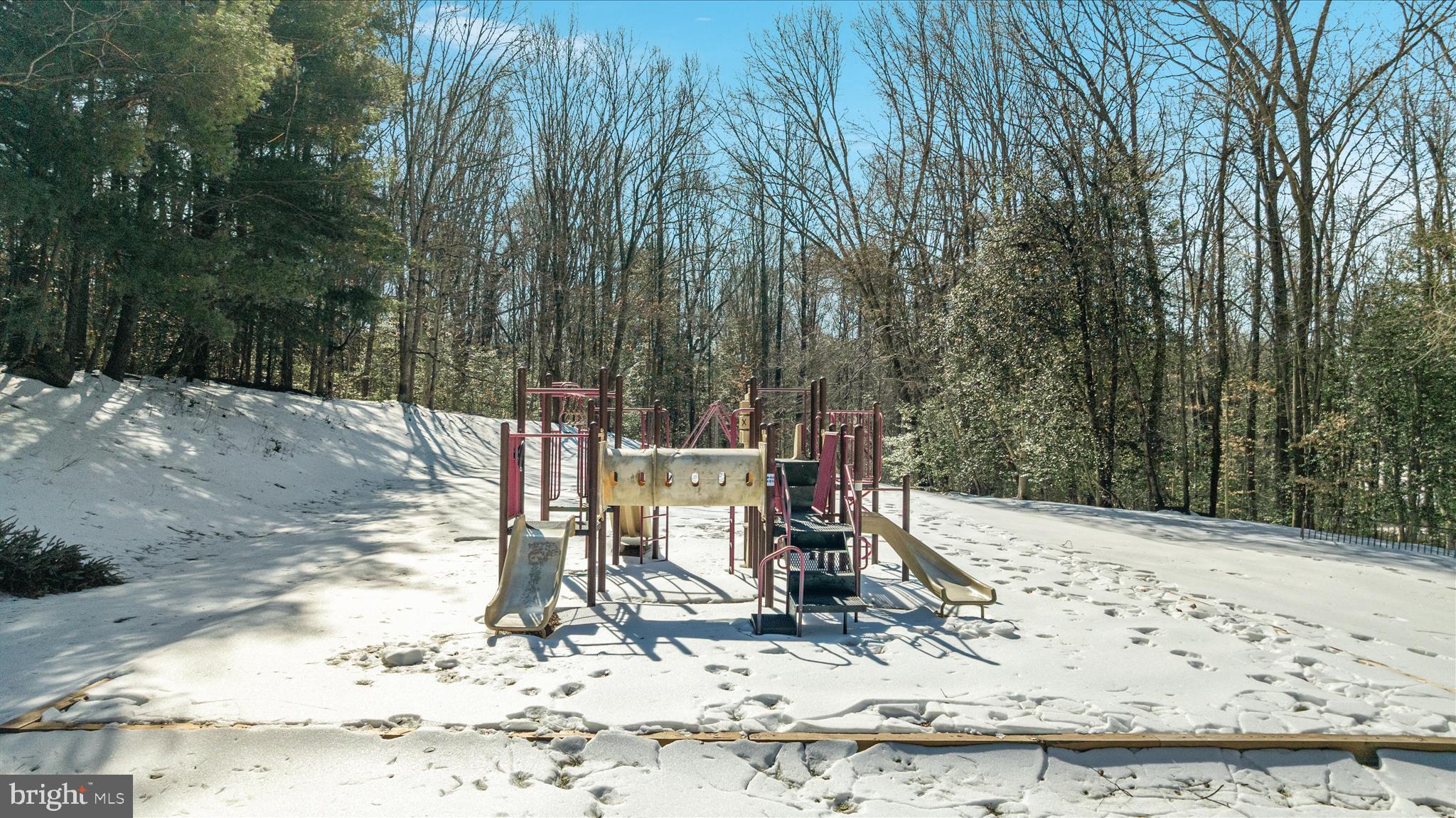 COUNTRY CLUB VIEW - Residential