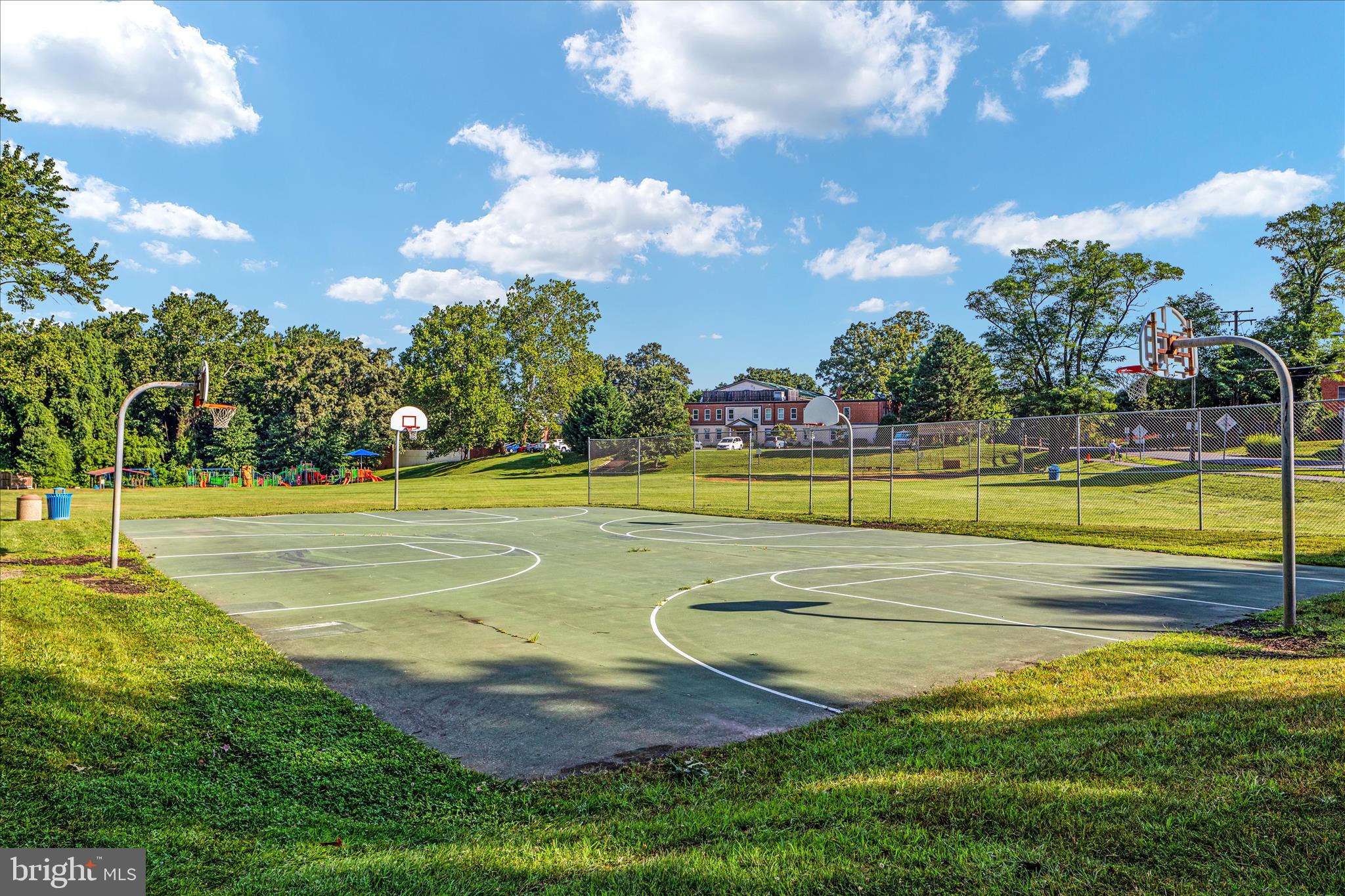 COUNTRY CLUB VIEW - Residential