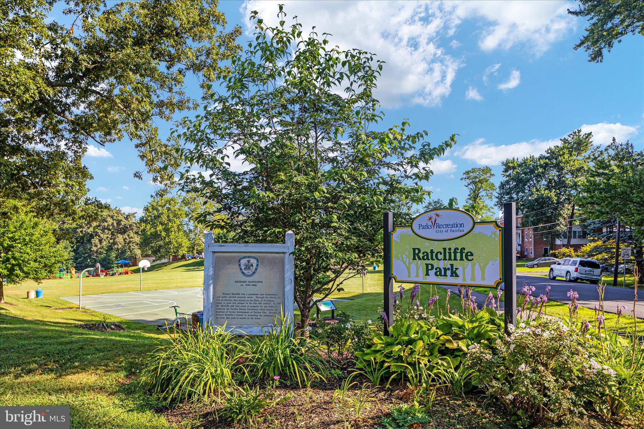 COUNTRY CLUB VIEW - Residential