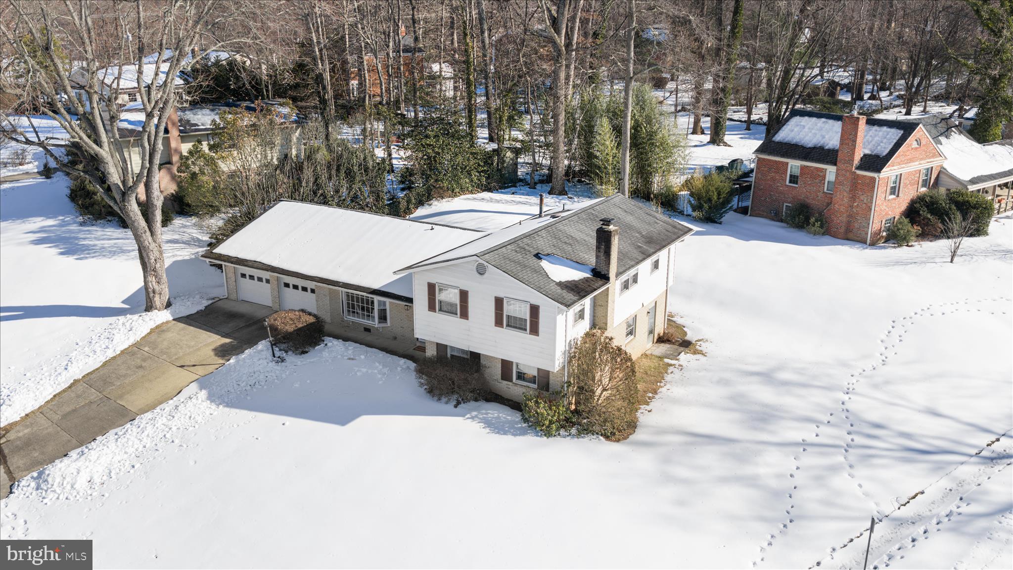 COUNTRY CLUB VIEW - Residential