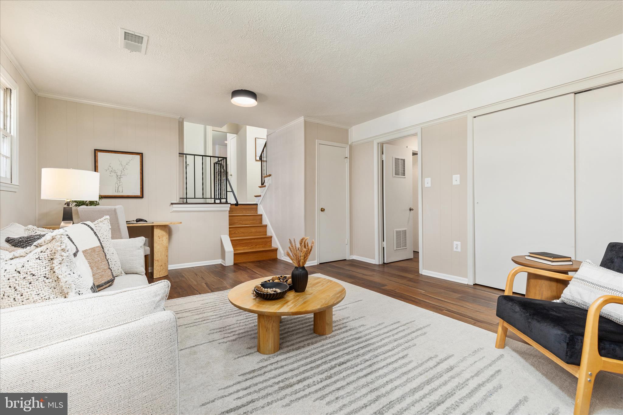 COUNTRY CLUB VIEW - Residential