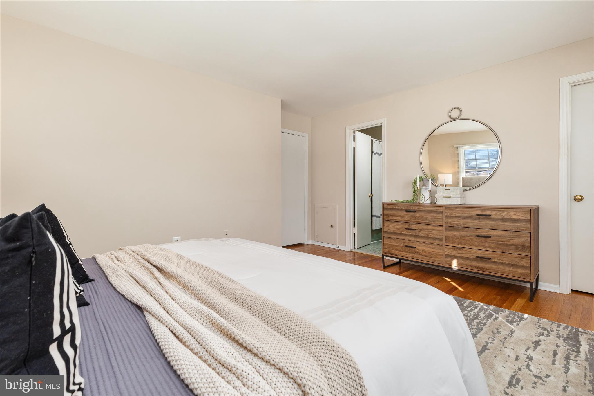 COUNTRY CLUB VIEW - Residential