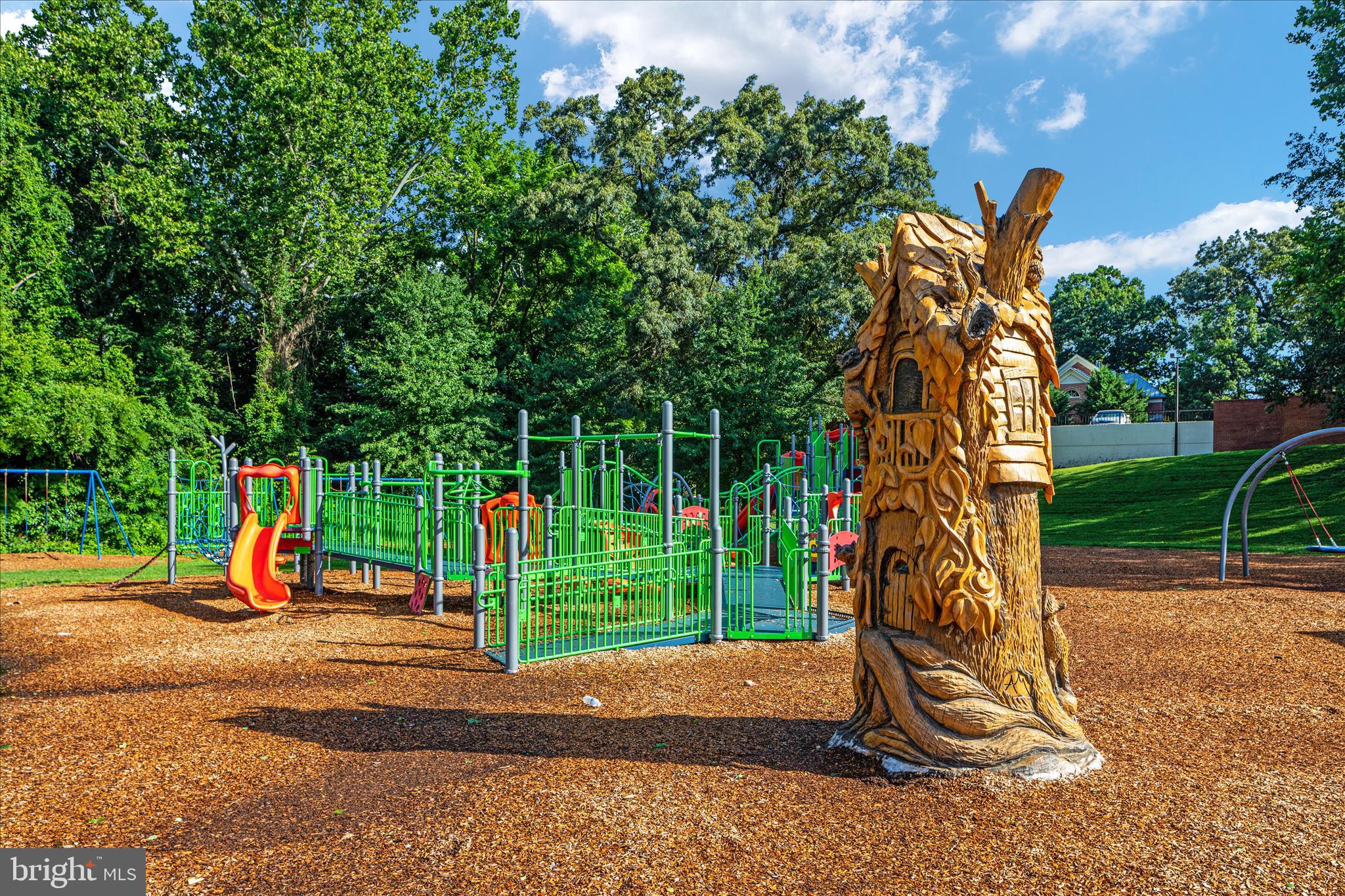 COUNTRY CLUB VIEW - Residential