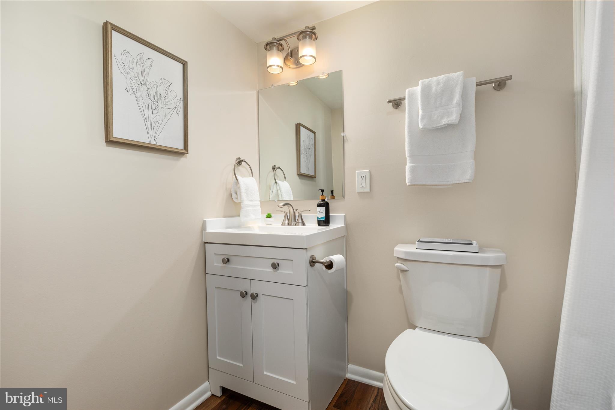 COUNTRY CLUB VIEW - Residential