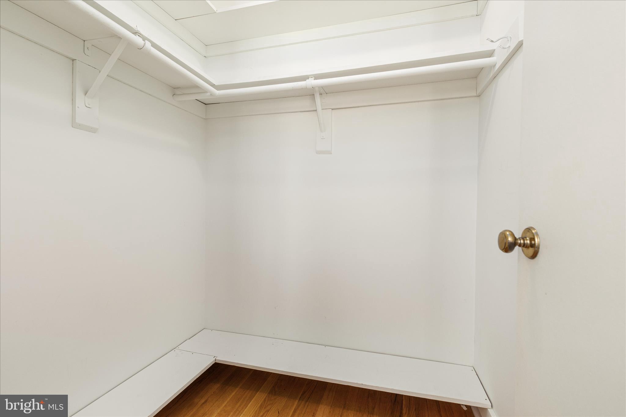 COUNTRY CLUB VIEW - Residential