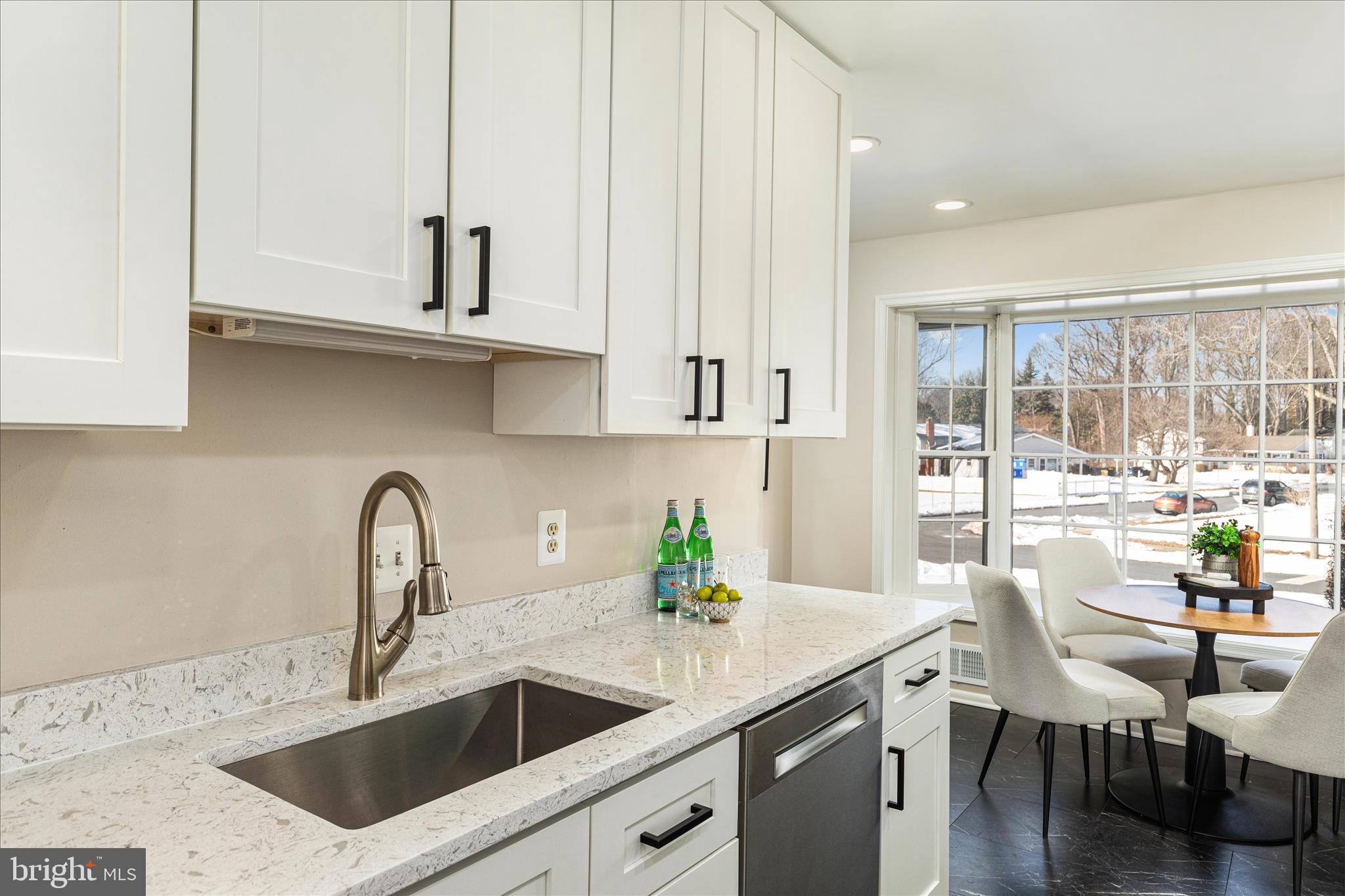 COUNTRY CLUB VIEW - Residential