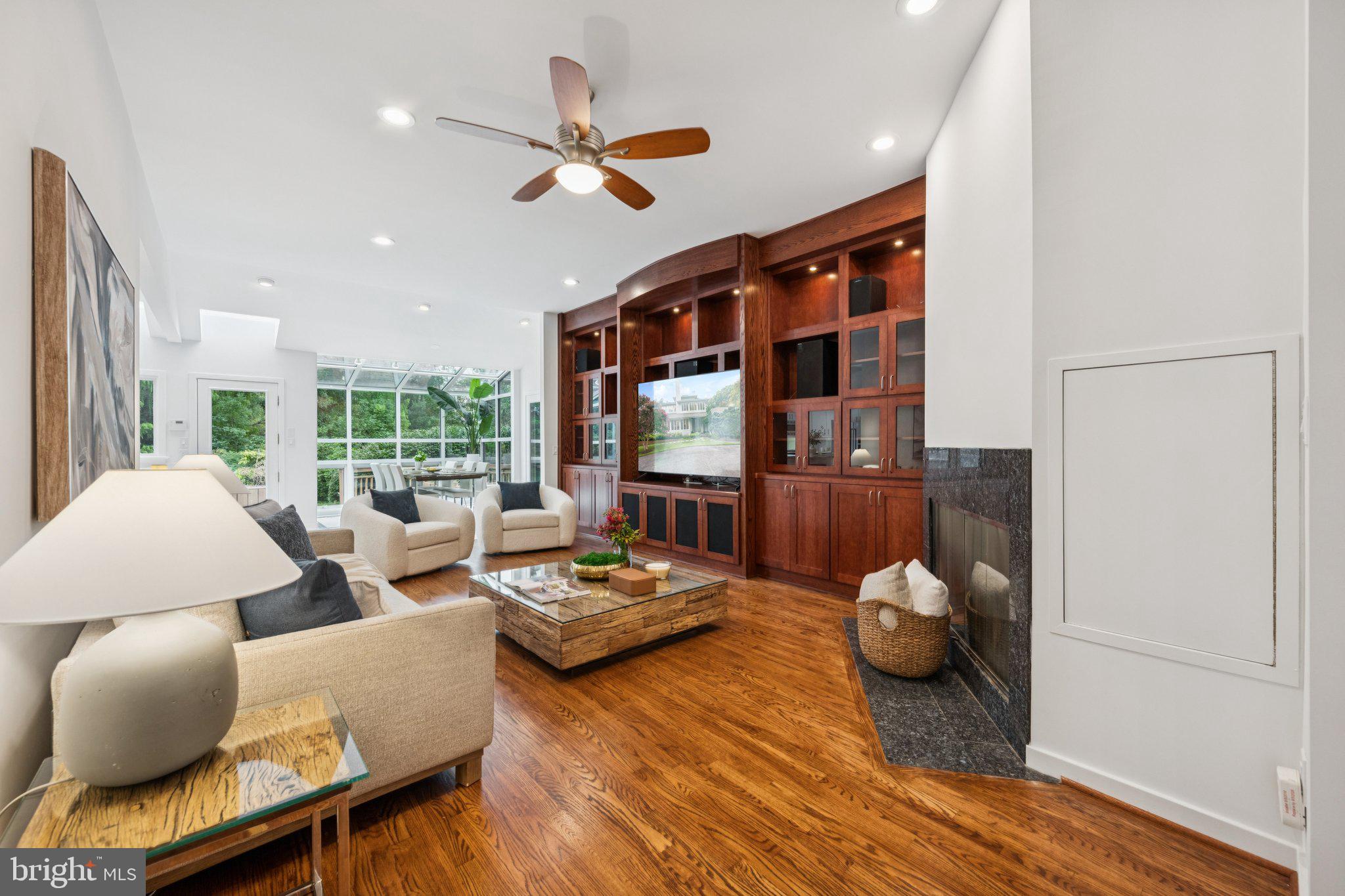 COLUMBIA TOWN CENTER - Residential