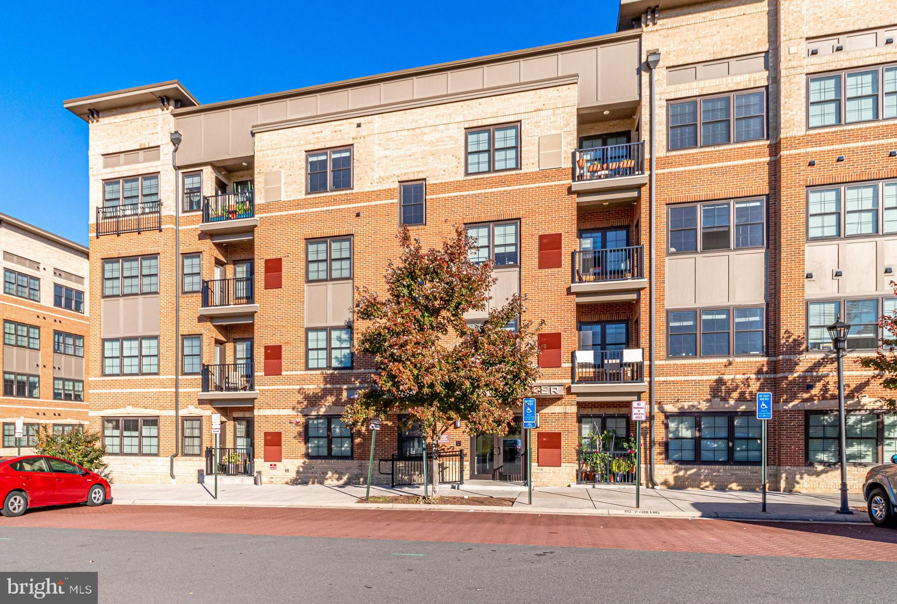 2905 BLEEKER STREET 4-404