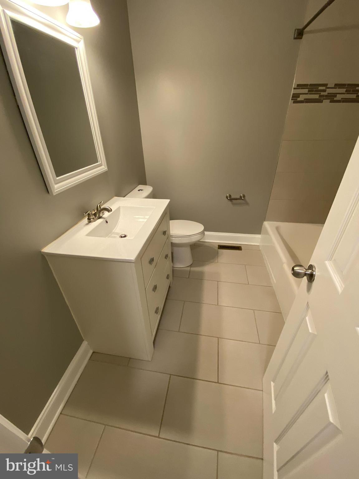 HARFORD COMMONS - Residential Lease