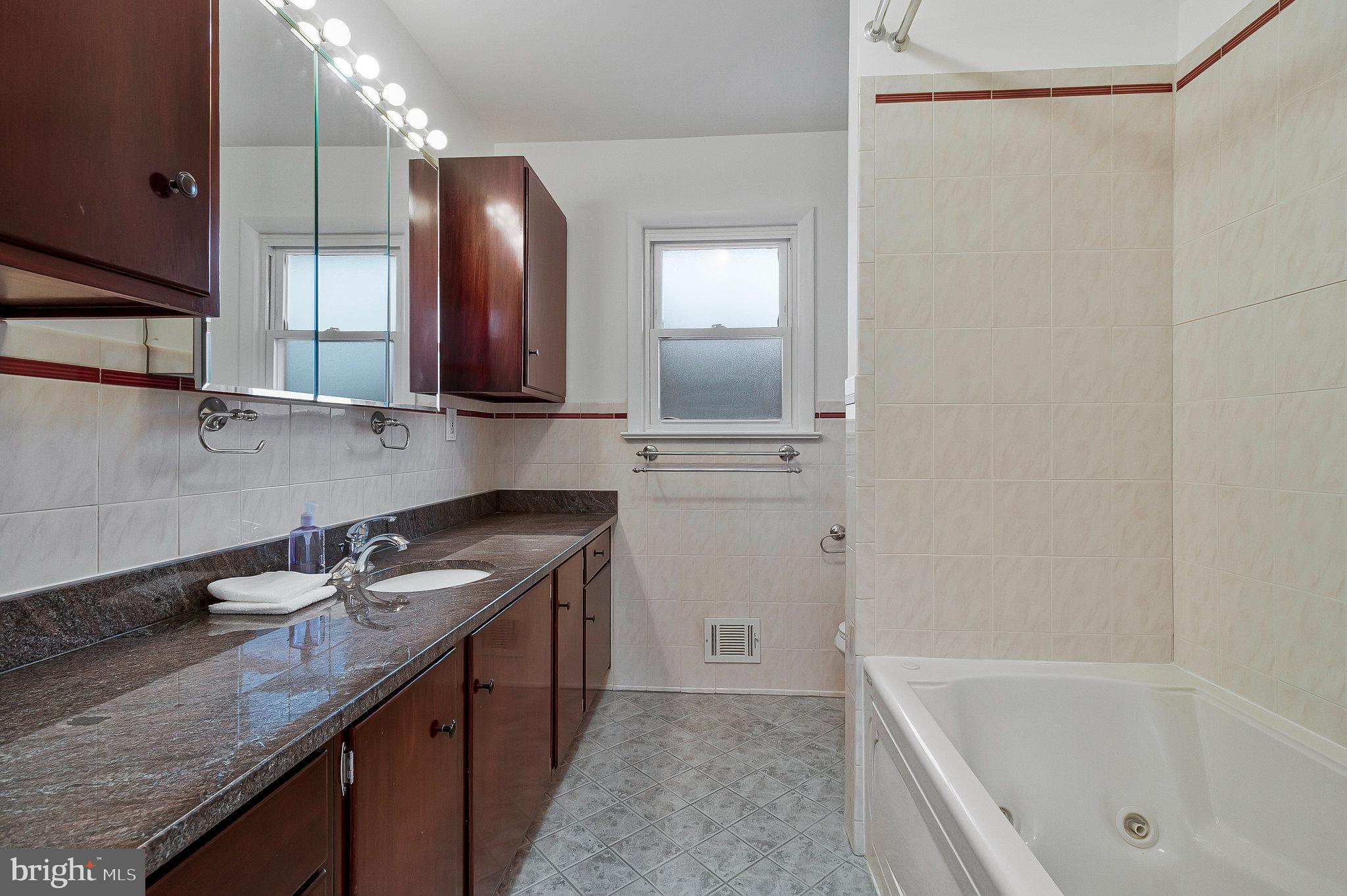 COLESVILLE MANOR - Residential