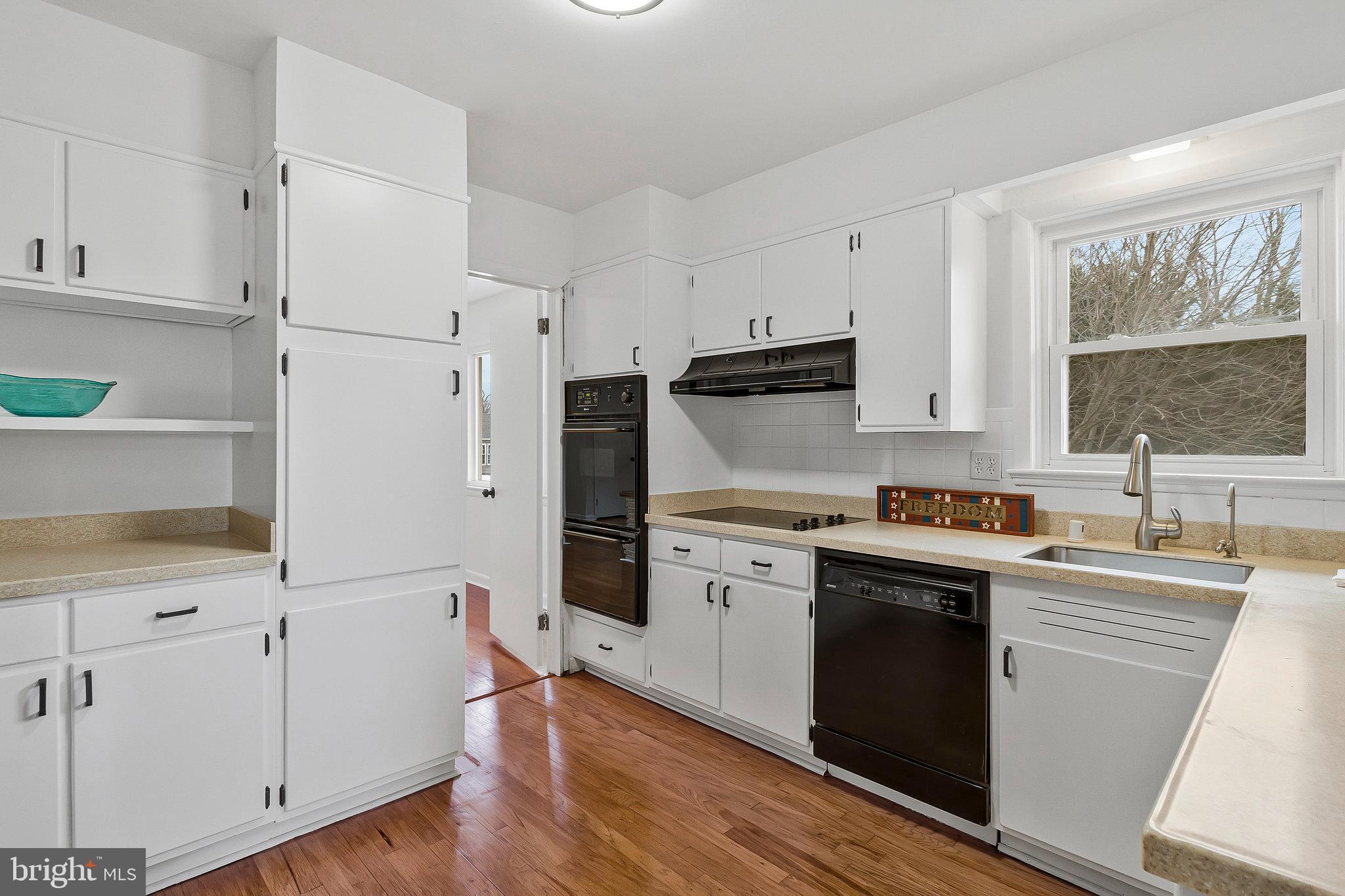 COLESVILLE MANOR - Residential